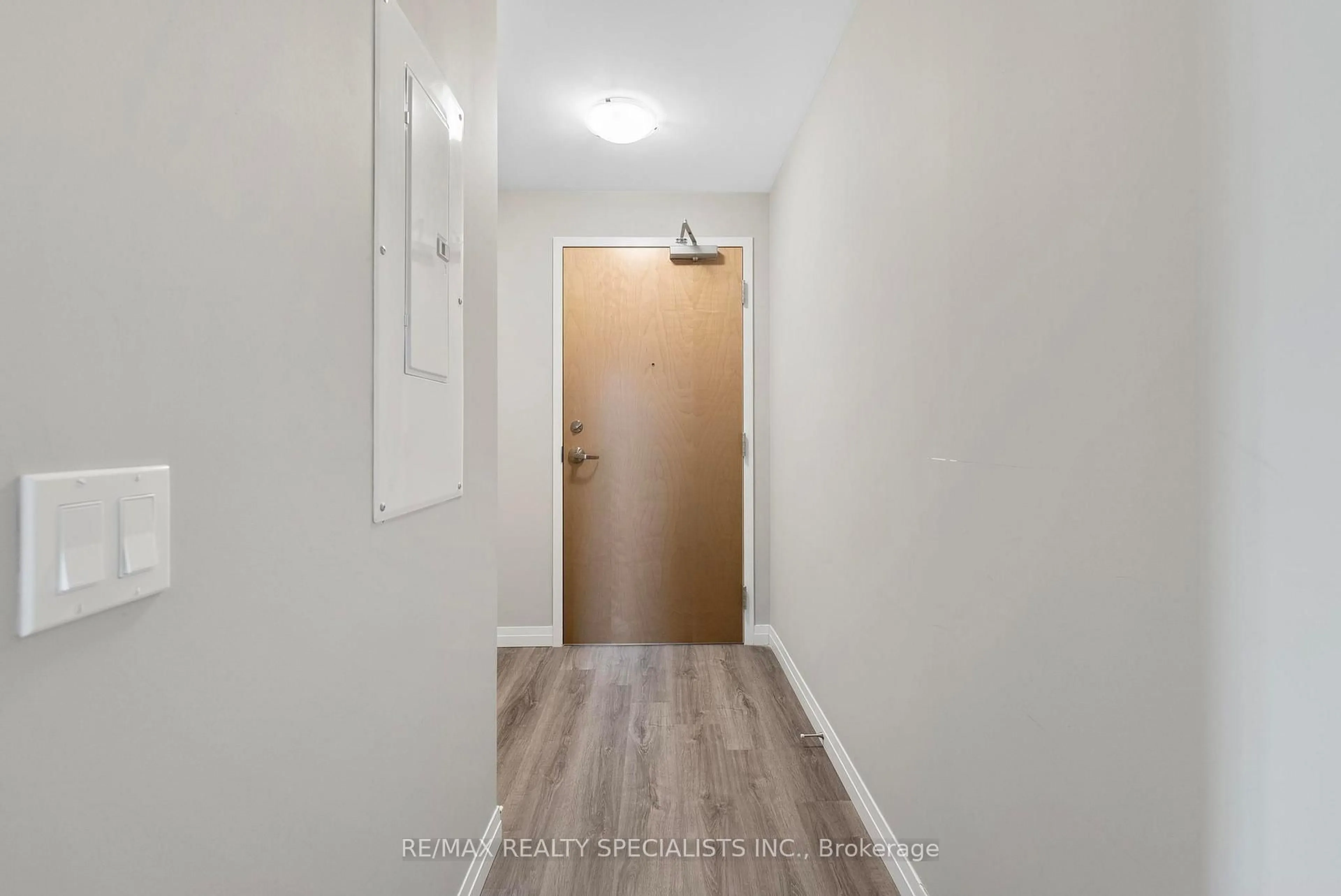 Indoor entryway for 60 Charles St W St #308, Kitchener Ontario N2G 0C9