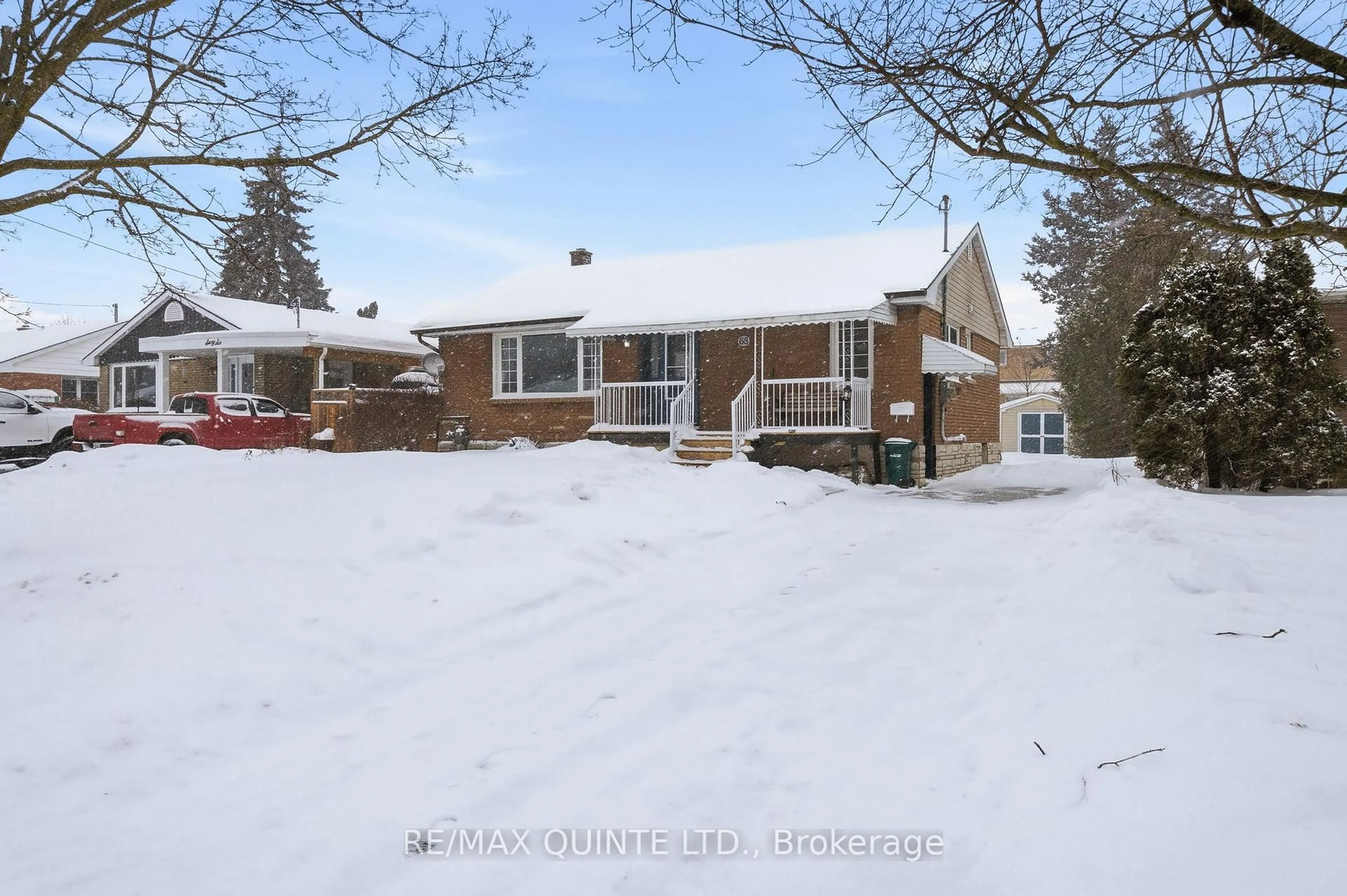 A pic from outside/outdoor area/front of a property/back of a property/a pic from drone, street for 68 Elizabeth Cres, Belleville Ontario K8N 1K5