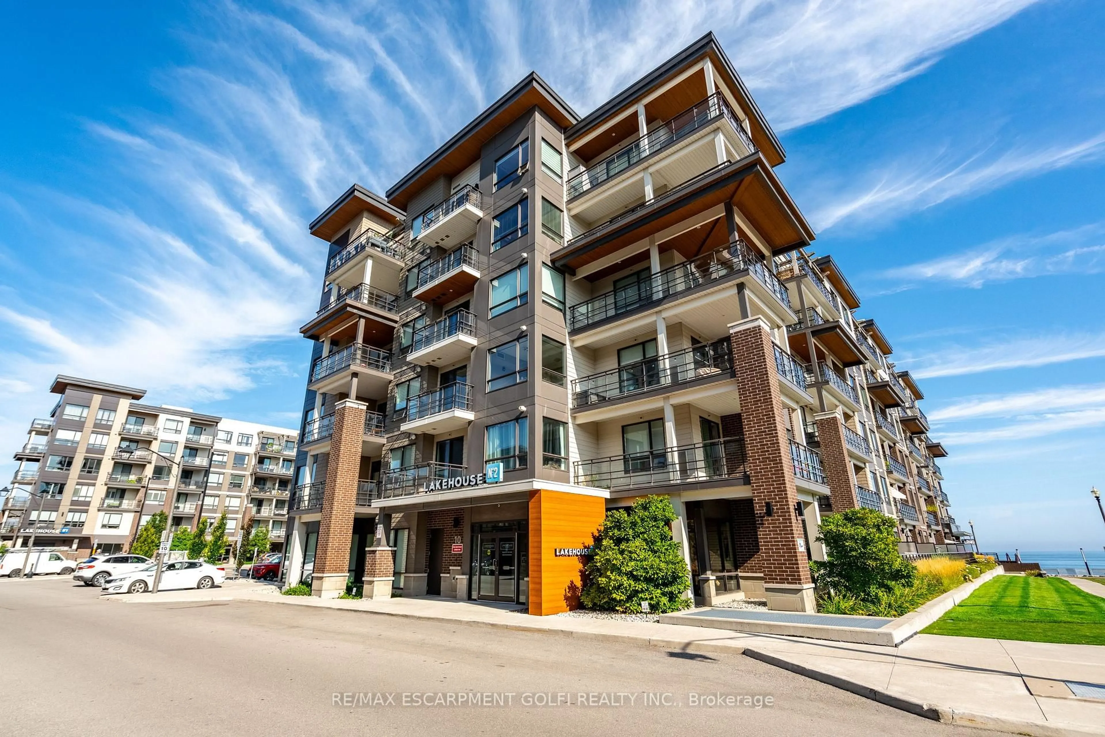 Patio, building for 10 Esplanade Lane #310, Grimsby Ontario L3M 0H1