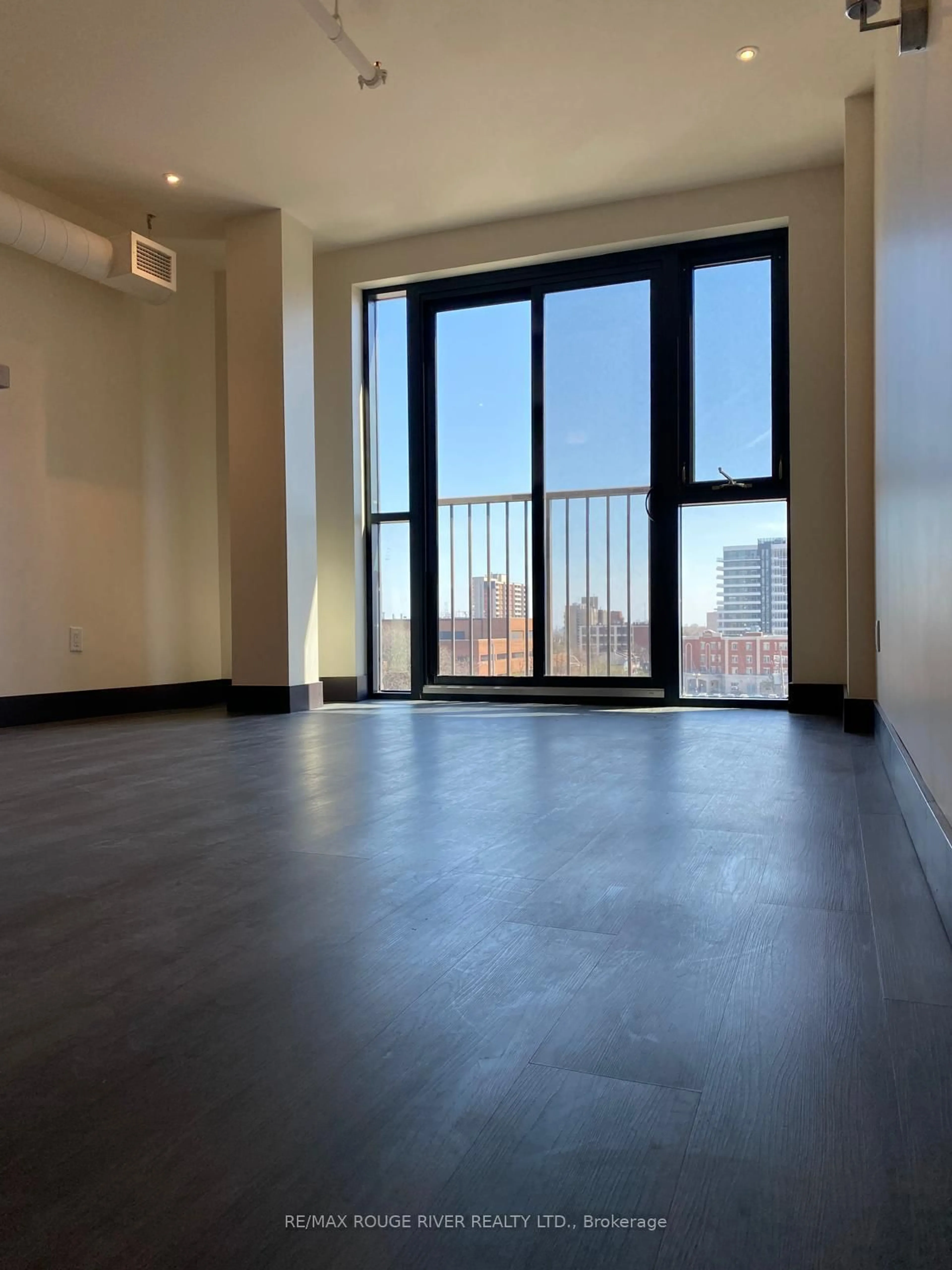 A pic of a room for 121 King St #408, Hamilton Ontario L8N 1A9