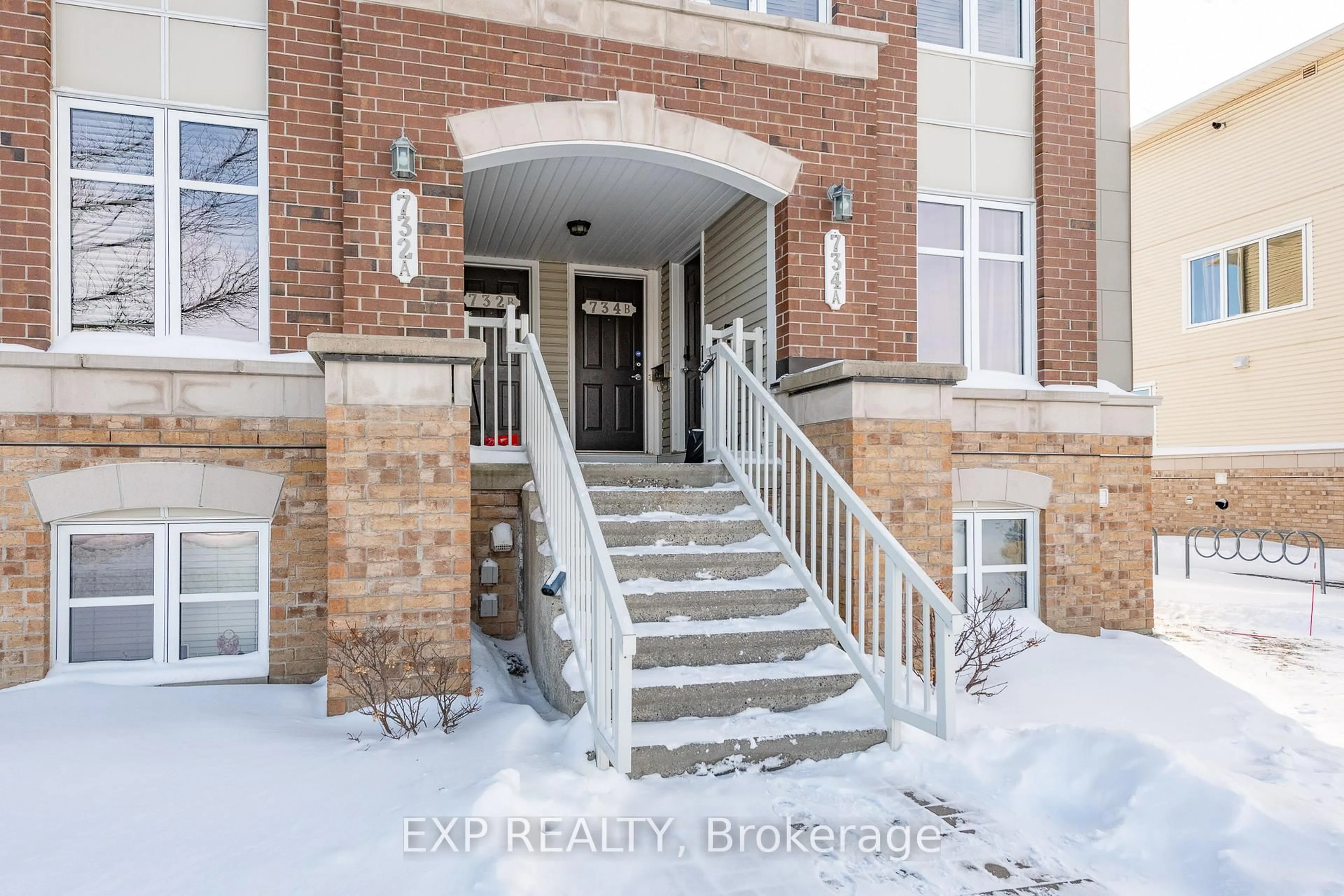 Indoor entryway for 734 Chapman Mills Dr #B, Ottawa Ontario K2J 3V2