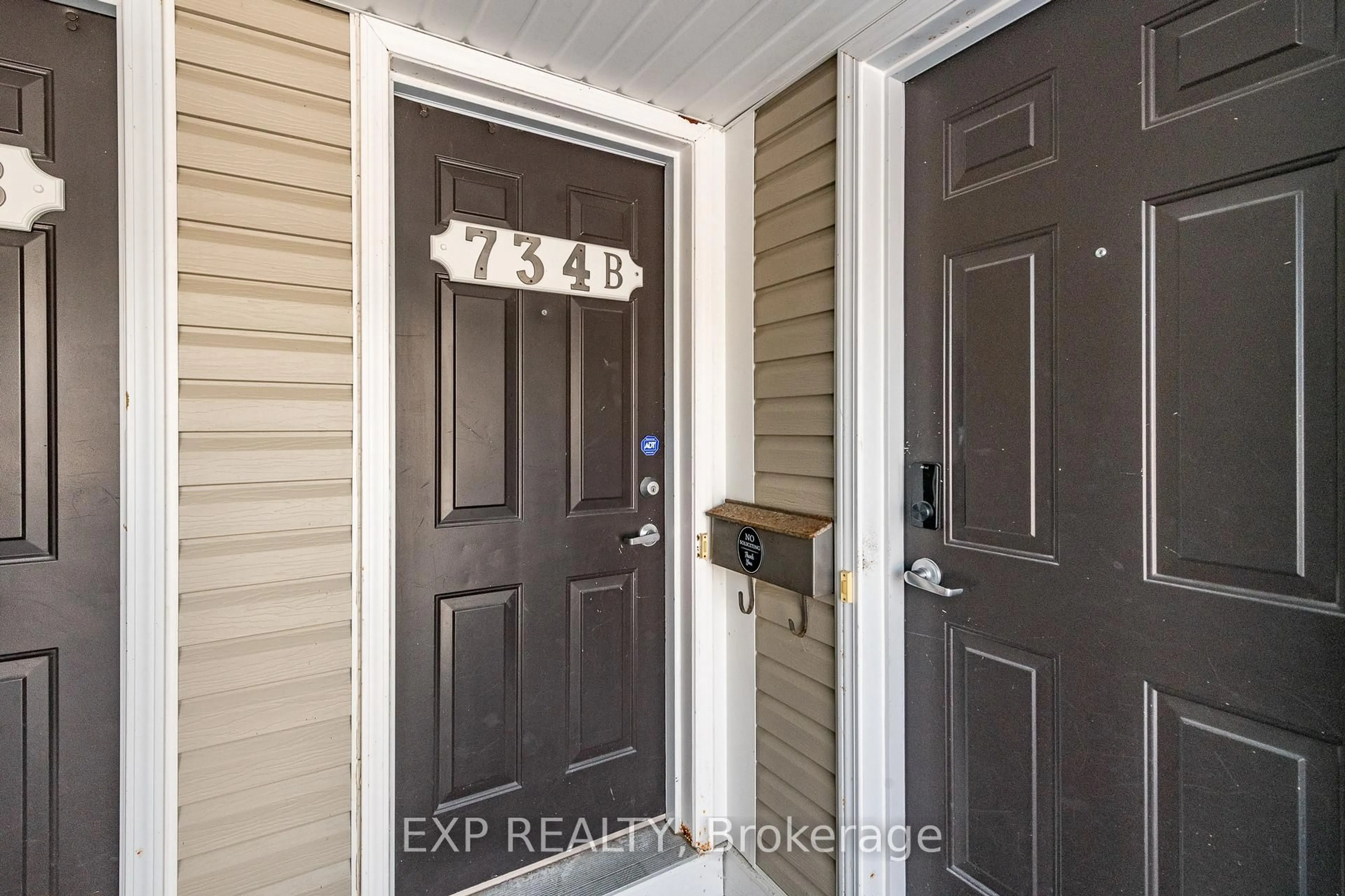 Indoor entryway for 734 Chapman Mills Dr #B, Ottawa Ontario K2J 3V2