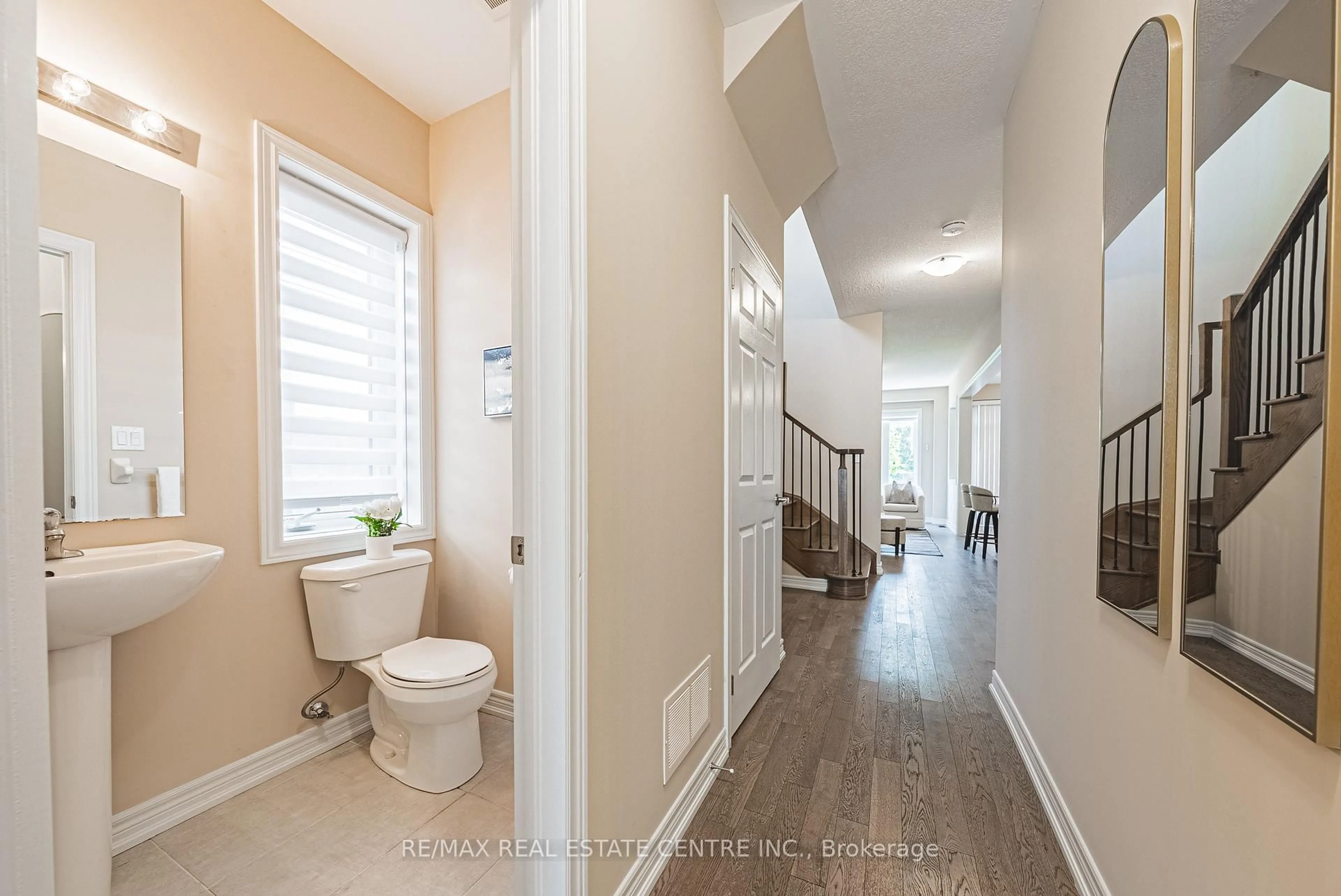 Indoor entryway for 166 Deerpath Dr #7, Guelph Ontario N1K 0E2