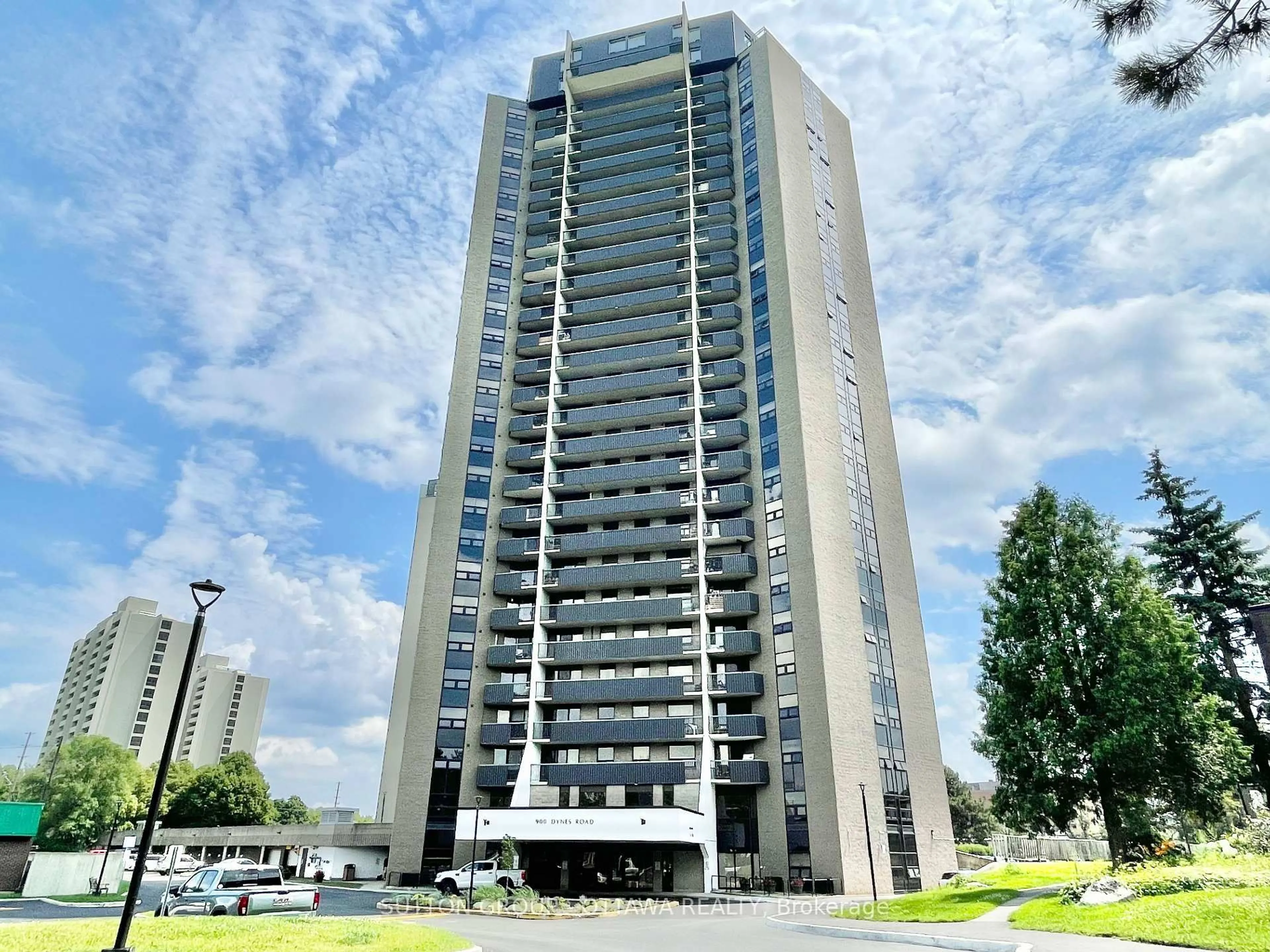 Indoor foyer for 900 Dynes Rd #1908, Ottawa Ontario K2C 3L6