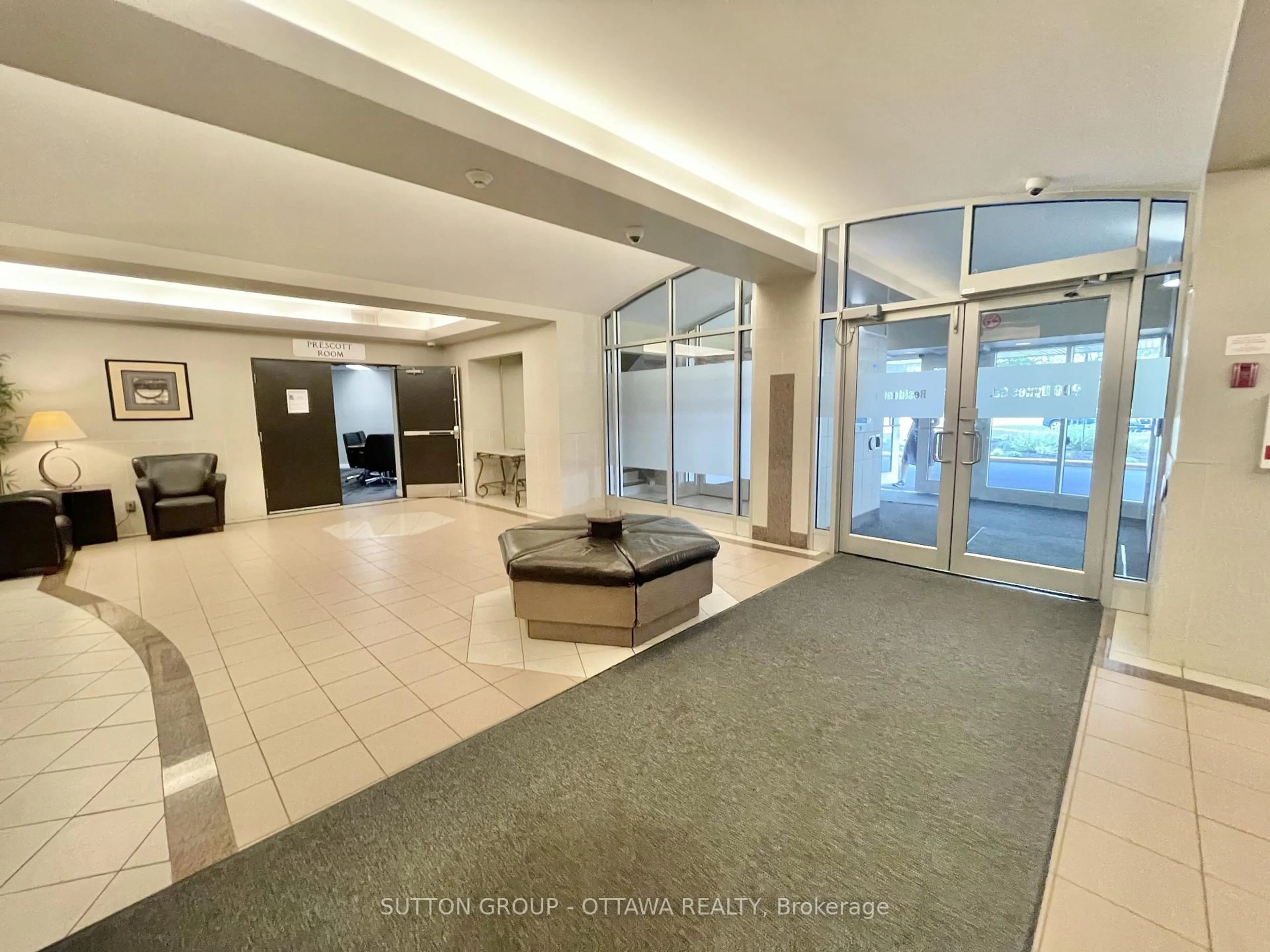 Lobby for 900 Dynes Rd #1908, Ottawa Ontario K2C 3L6