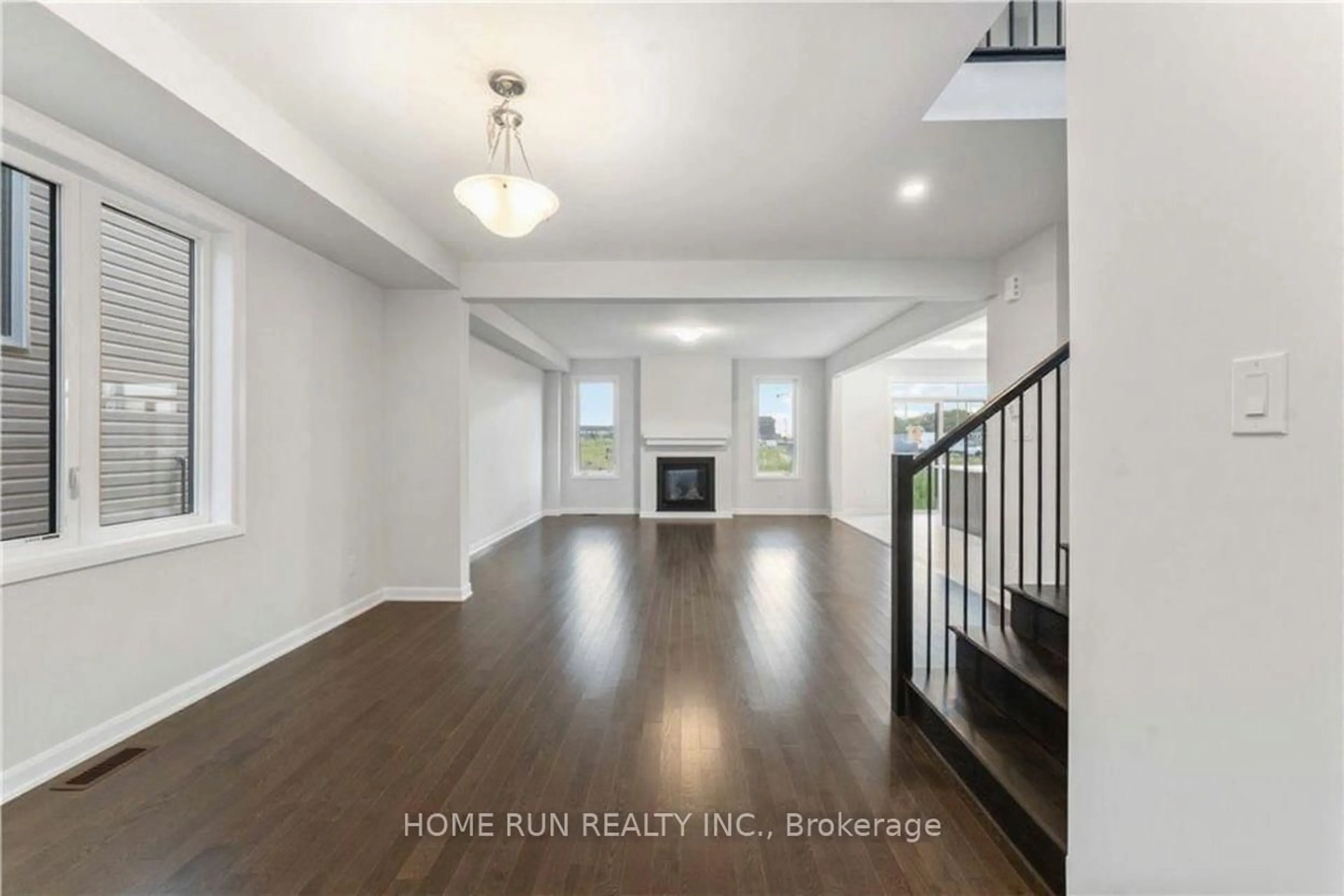 Indoor entryway for 106 LYNN COULTER St, Ottawa Ontario K2J 7C5