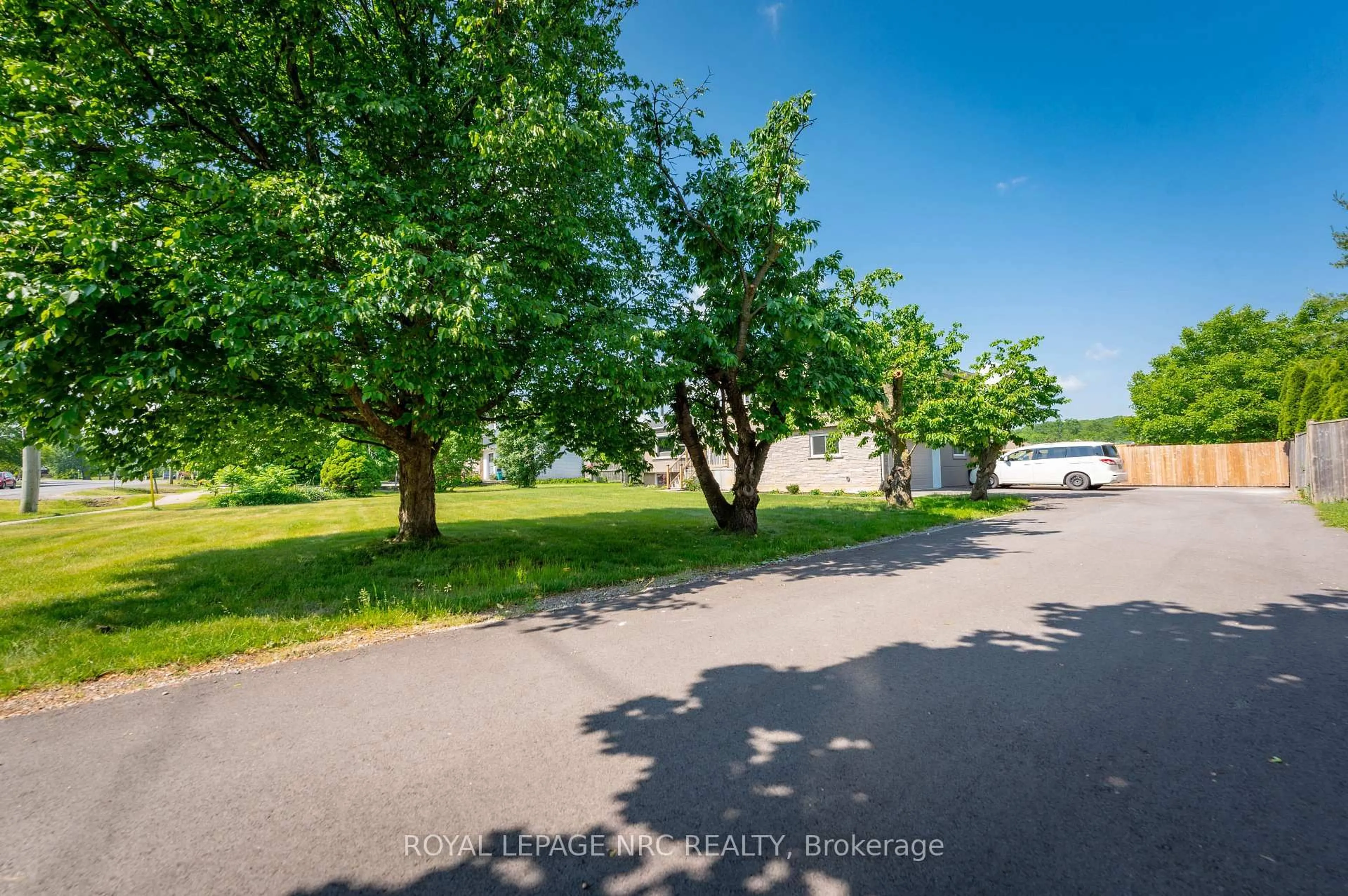 A pic from outside/outdoor area/front of a property/back of a property/a pic from drone, unknown for 146 Four Mile Creek Rd, Niagara-on-the-Lake Ontario L0S 1J0