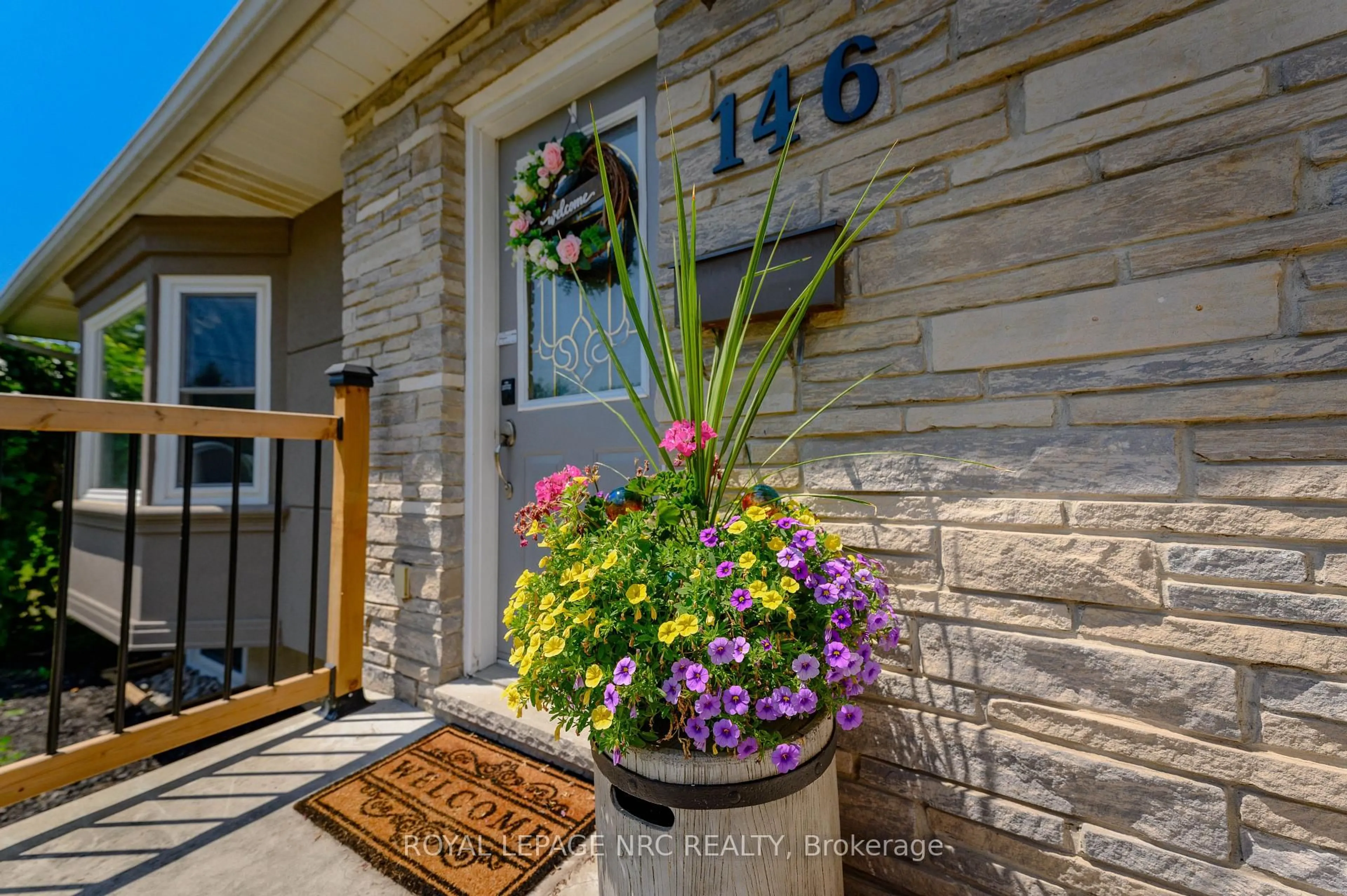 Indoor entryway for 146 Four Mile Creek Rd, Niagara-on-the-Lake Ontario L0S 1J0