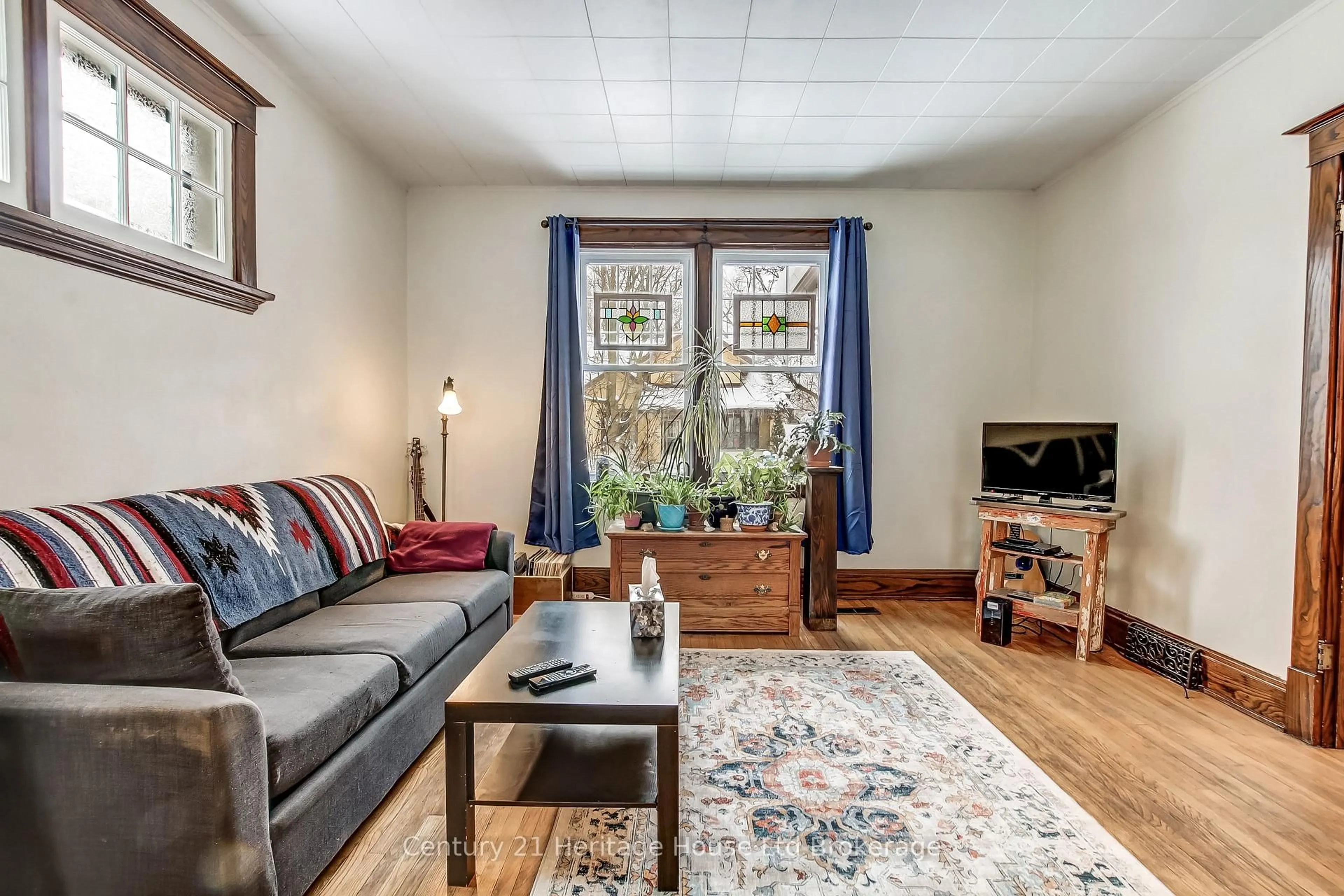 Living room with furniture, unknown for 509 Hatch St, Woodstock Ontario N4S 1N4