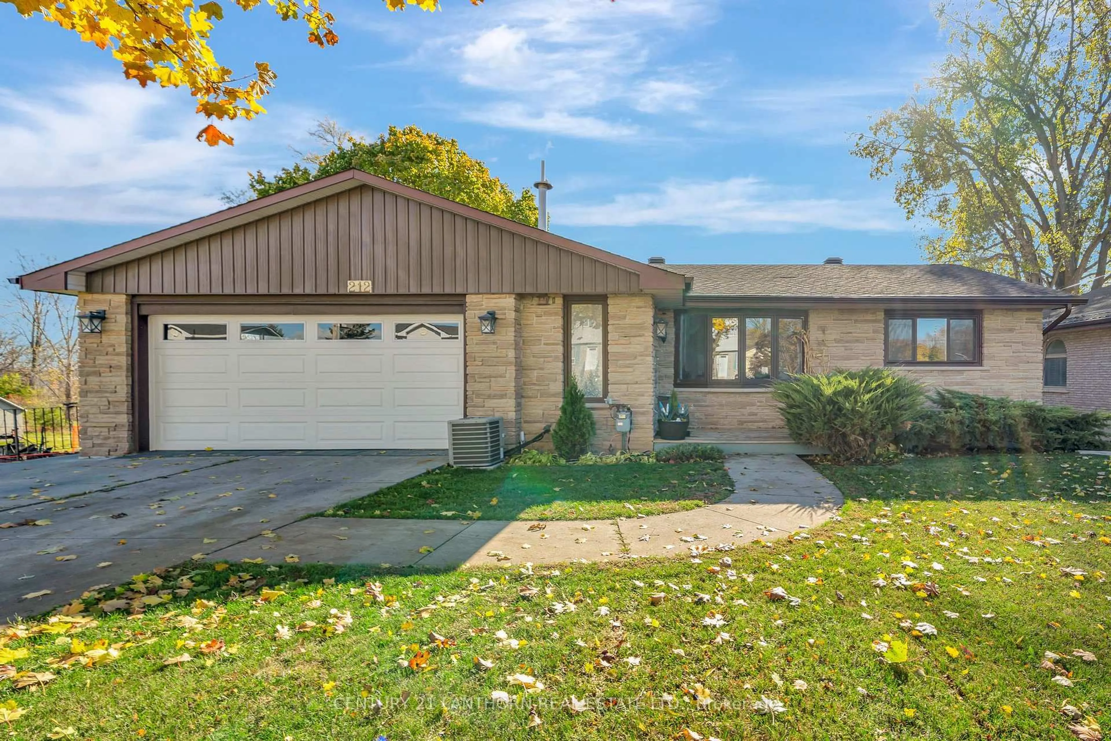 Home with vinyl exterior material, street for 212 Main St, Deseronto Ontario K0K 1X0