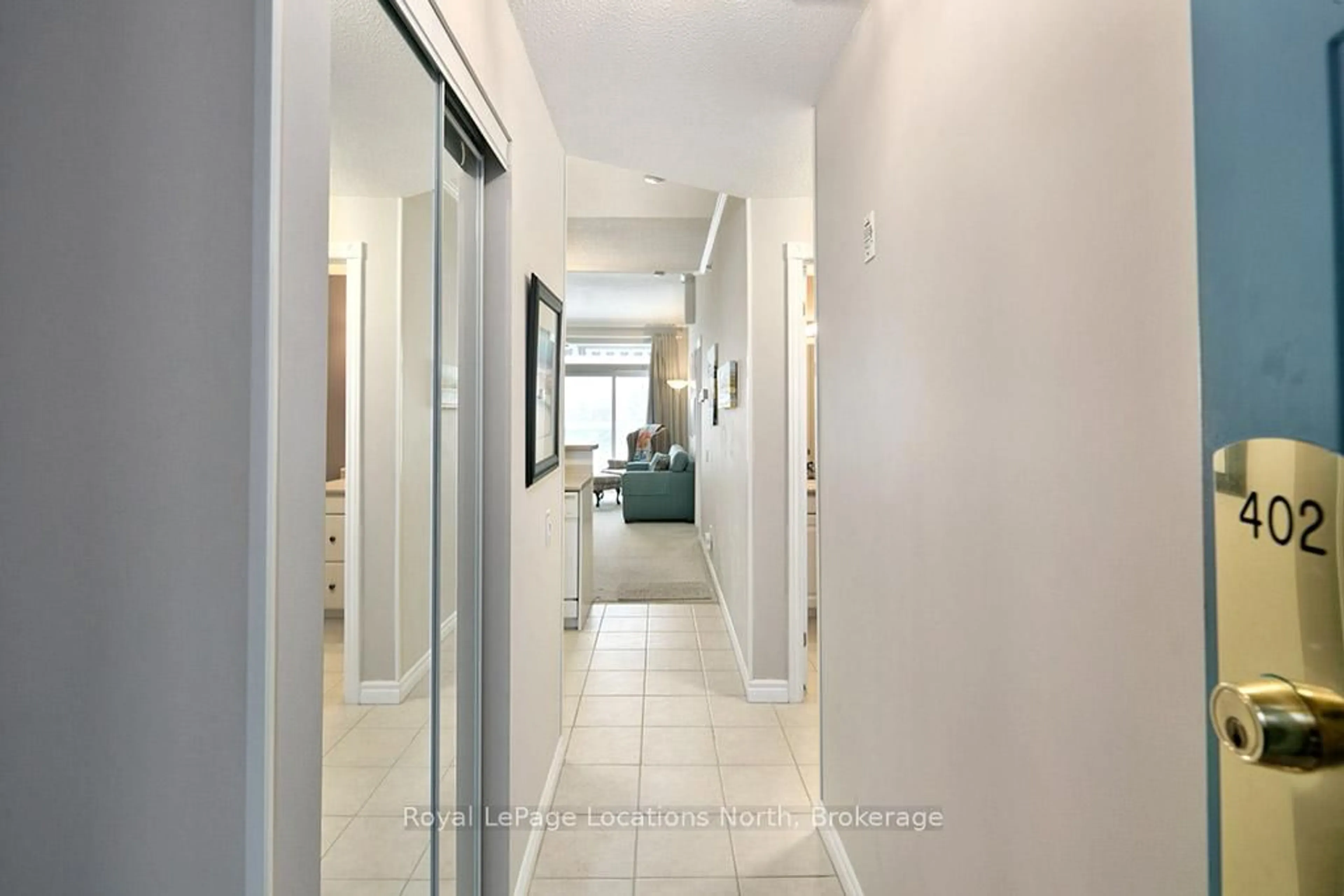 Indoor foyer for 34 Bayfield St #402, Meaford Ontario N4L 1Y2