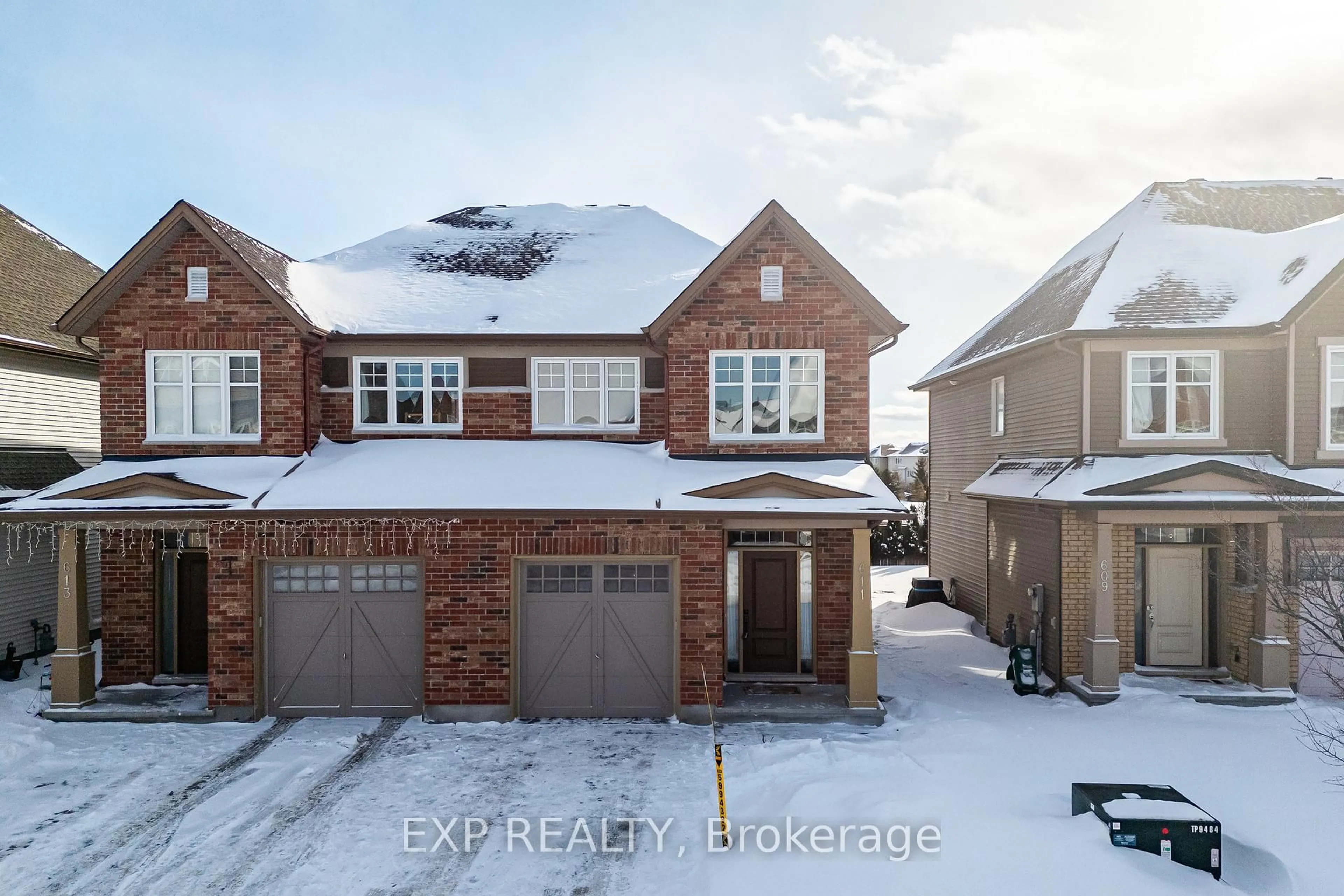 A pic from outside/outdoor area/front of a property/back of a property/a pic from drone, street for 611 Moorpark Ave, Ottawa Ontario K2M 0B6