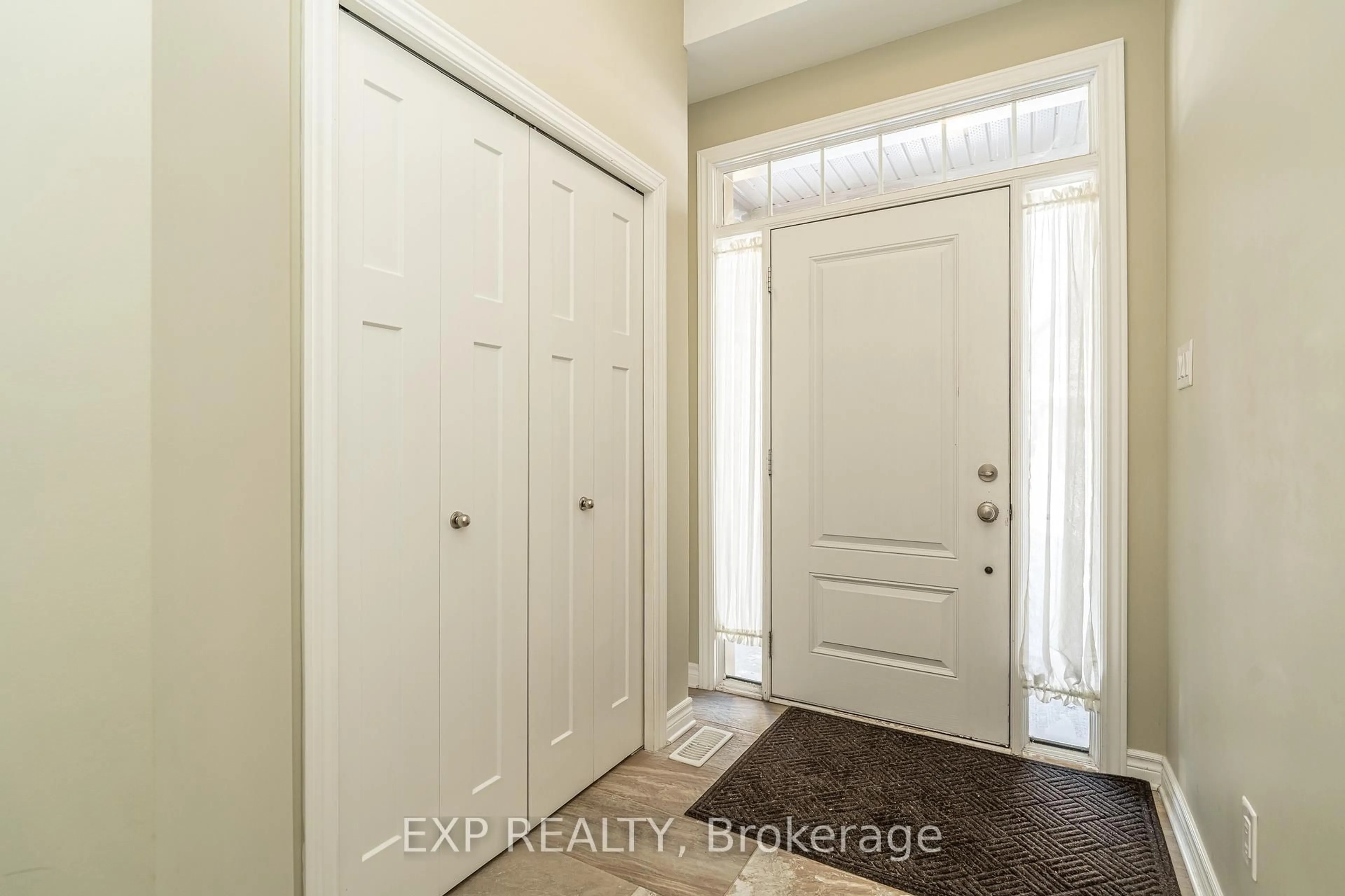Indoor entryway for 611 Moorpark Ave, Ottawa Ontario K2M 0B6