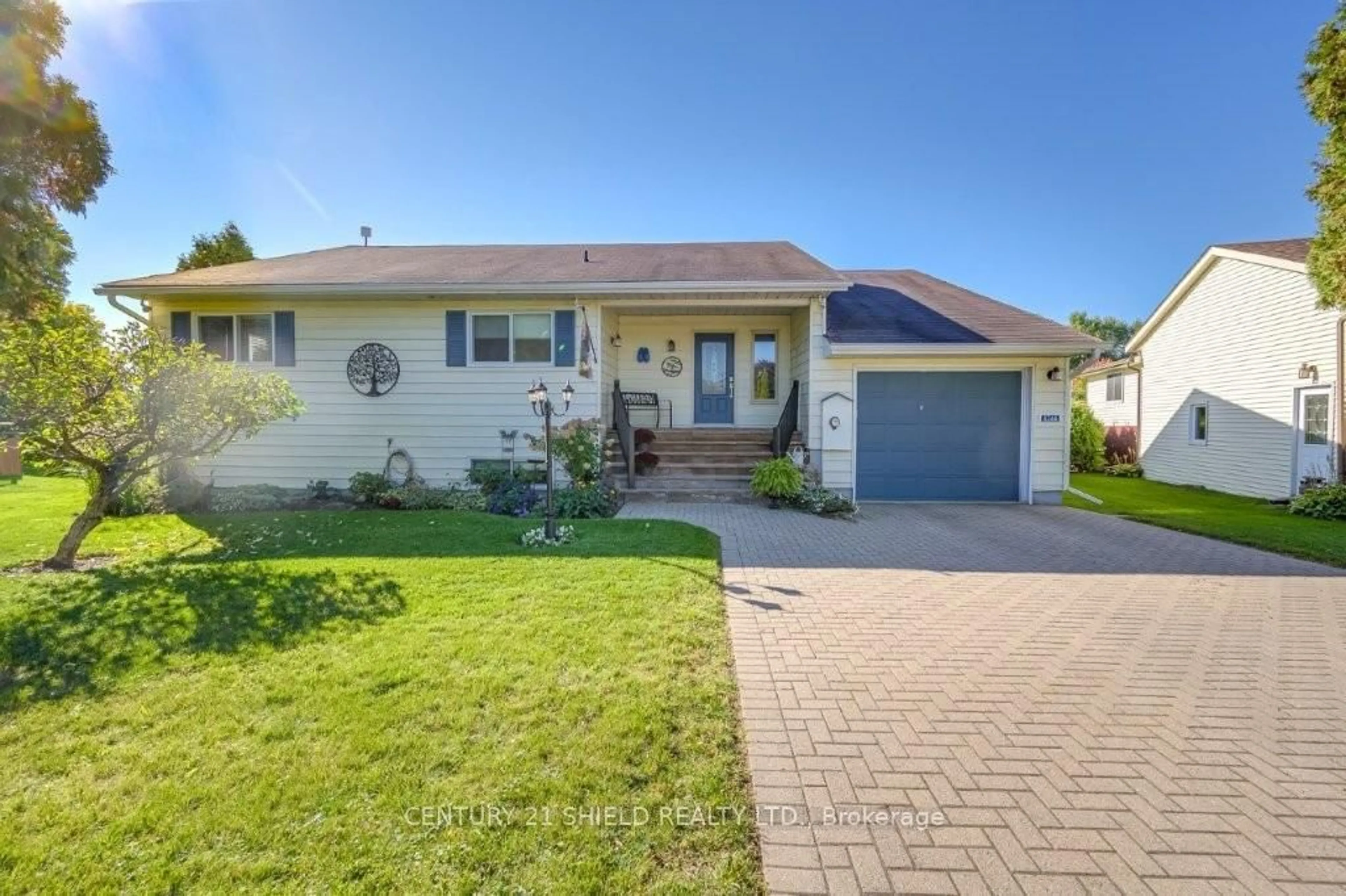 Home with vinyl exterior material, street for 6266 MacDonald Crt, South Glengarry Ontario K0C 1E0