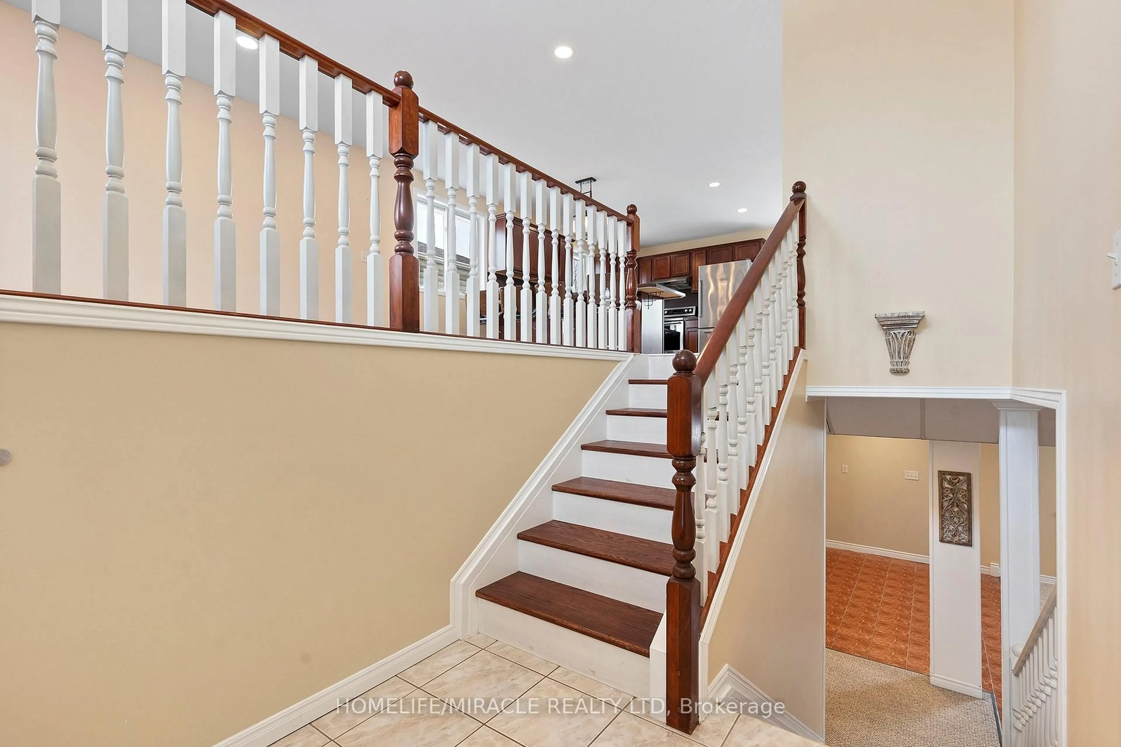 Stairs for 655 Alpenrose Crt, Windsor Ontario N9G 2X7
