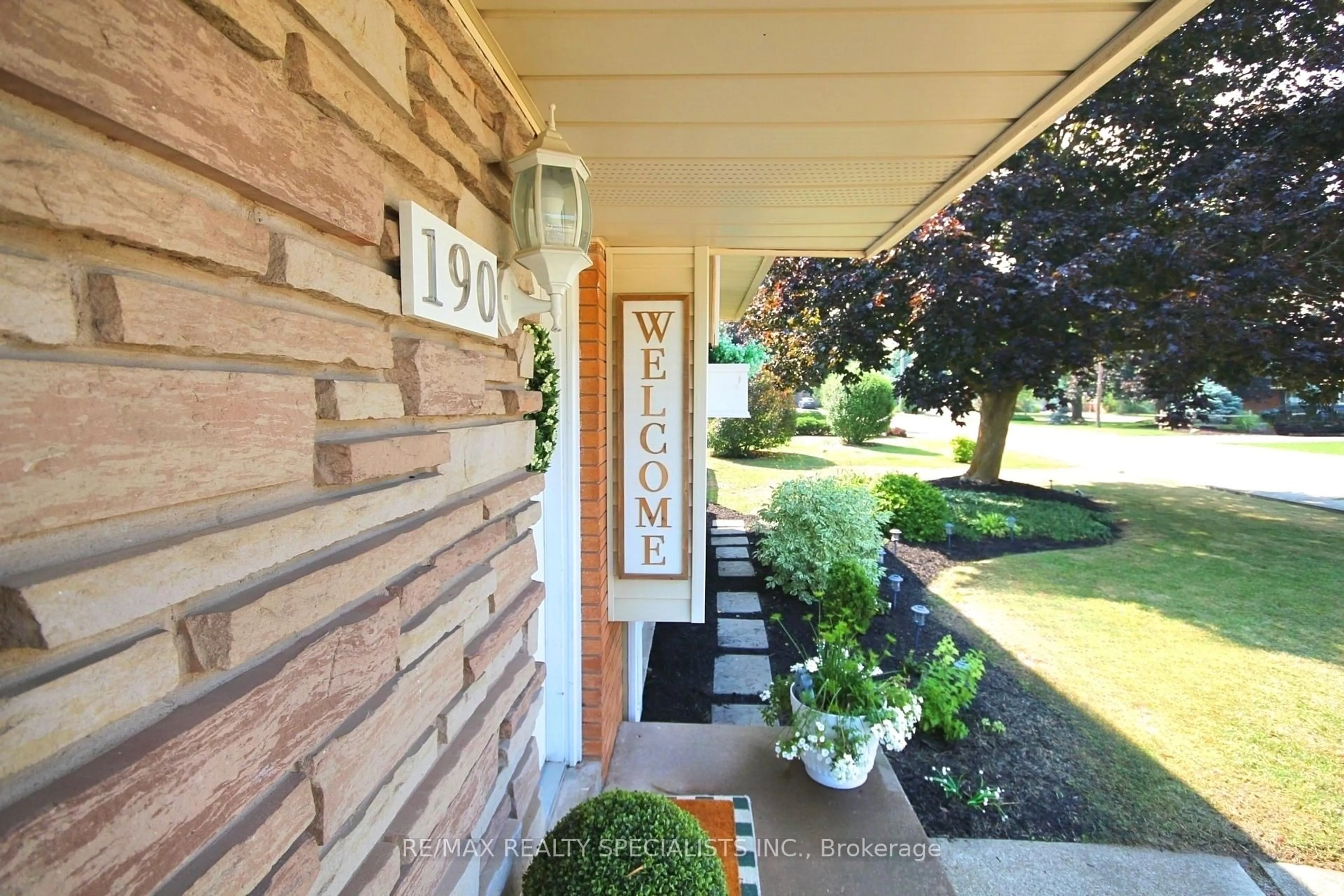 Indoor entryway for 190 Margaret St, West Lincoln Ontario L0R 2A0