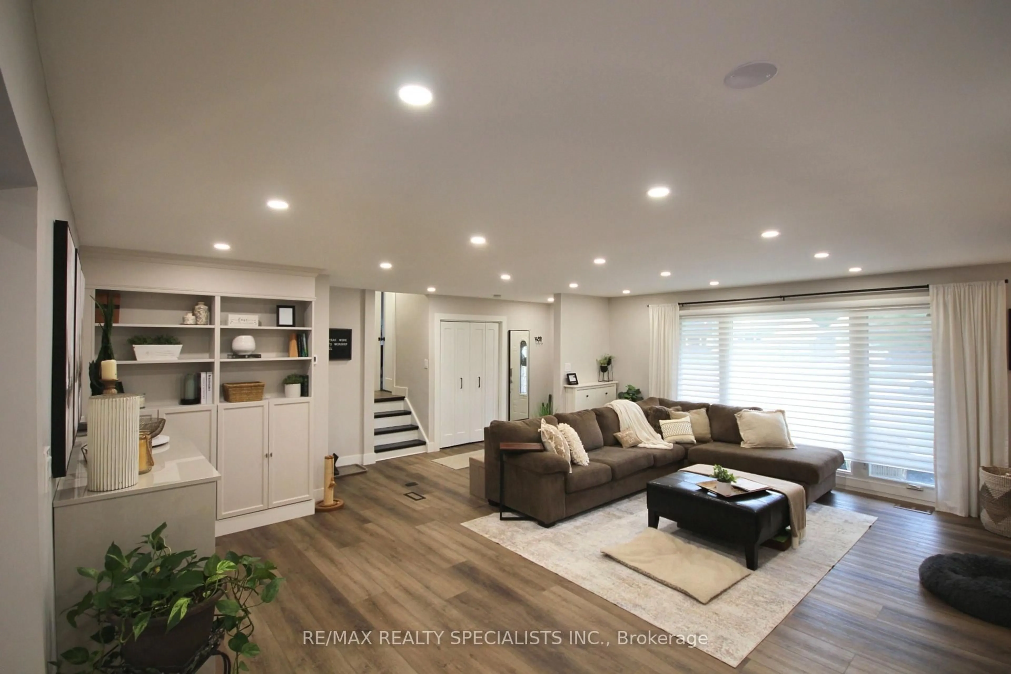 Living room with furniture, unknown for 190 Margaret St, West Lincoln Ontario L0R 2A0