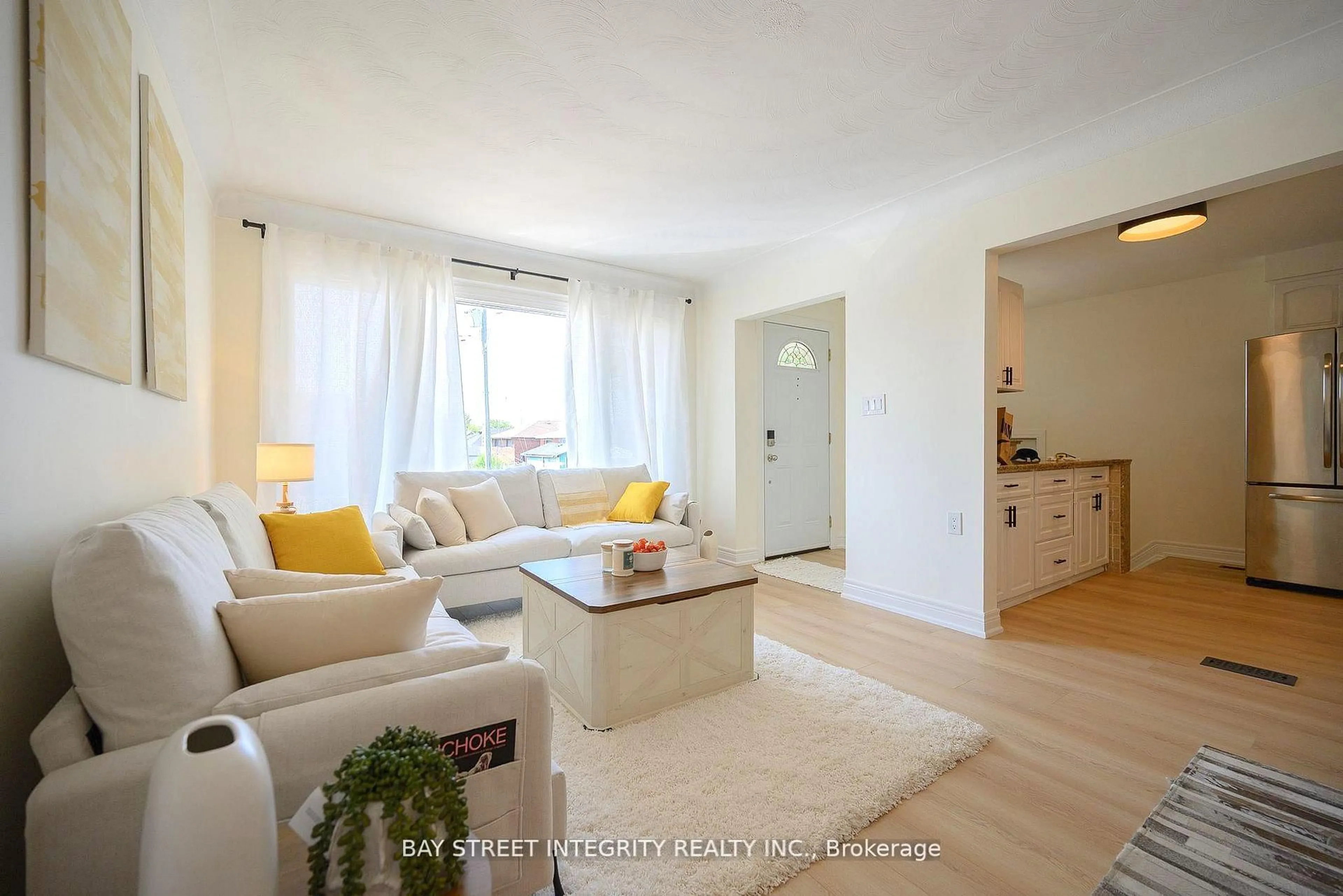 Living room with furniture, unknown for 106 Beland Ave, Hamilton Ontario L8H 6C1