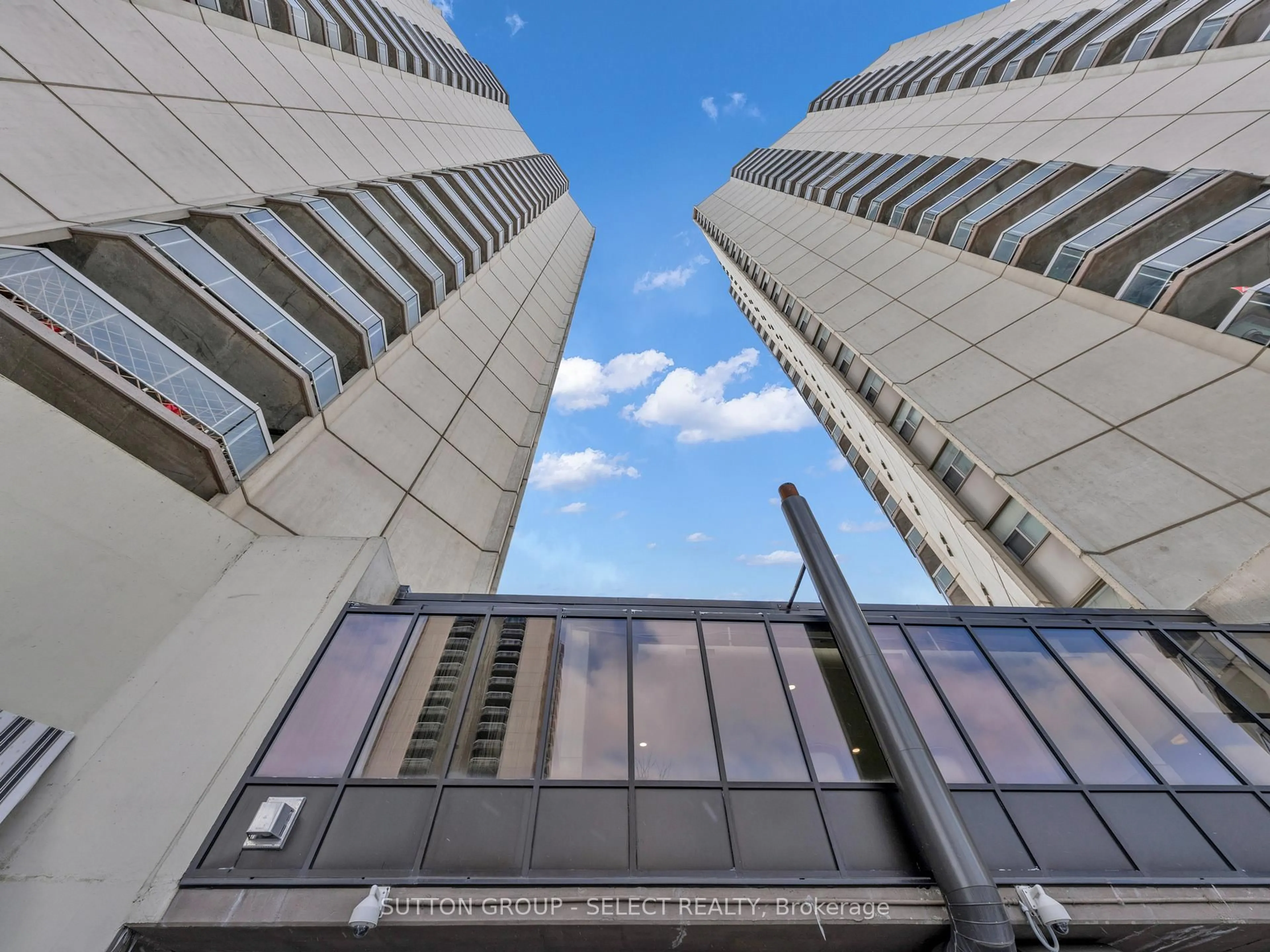 Unknown for 323 Colborne St #1702, London East Ontario N6B 3N8