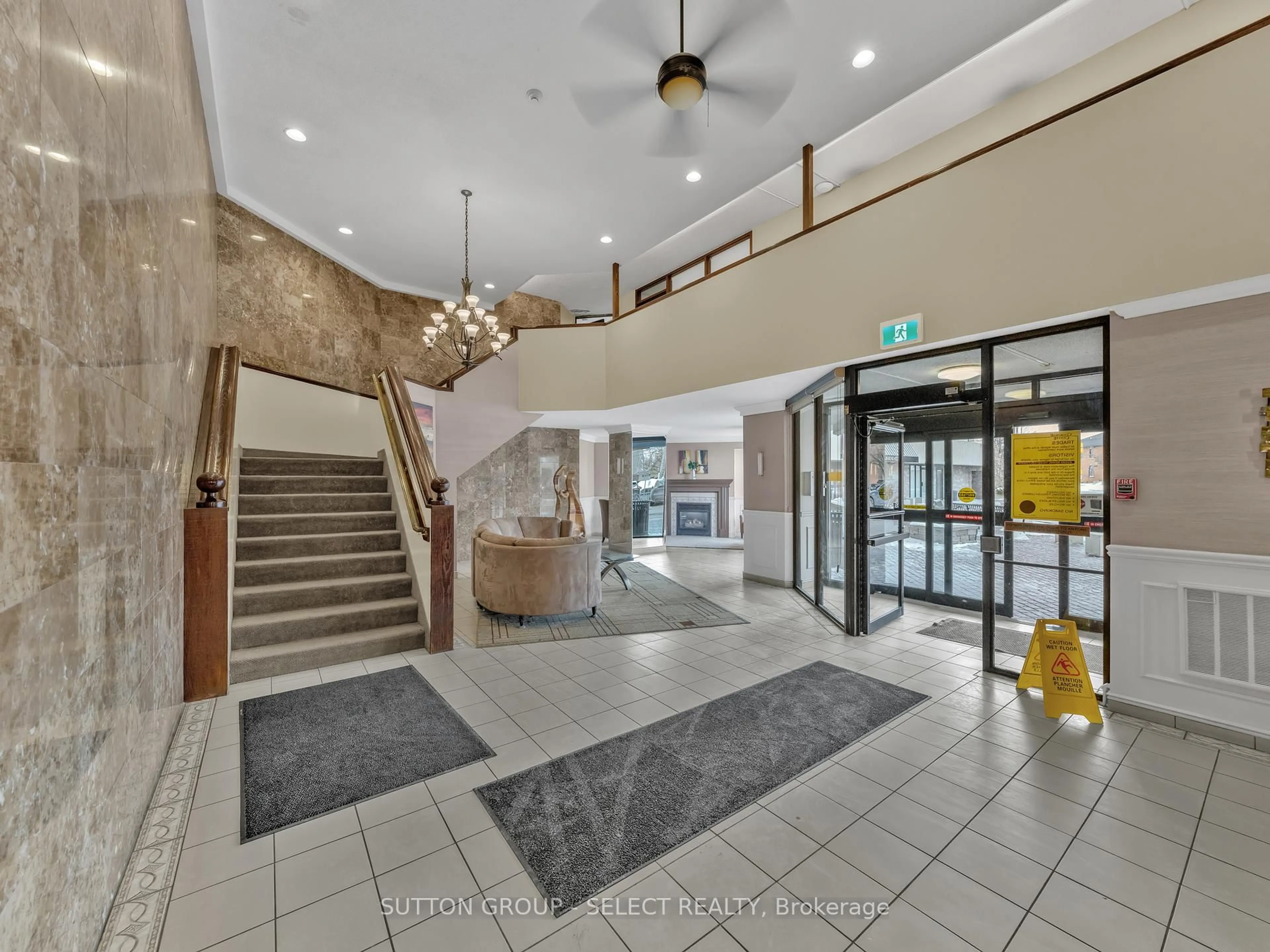 Indoor foyer for 323 Colborne St #1702, London East Ontario N6B 3N8