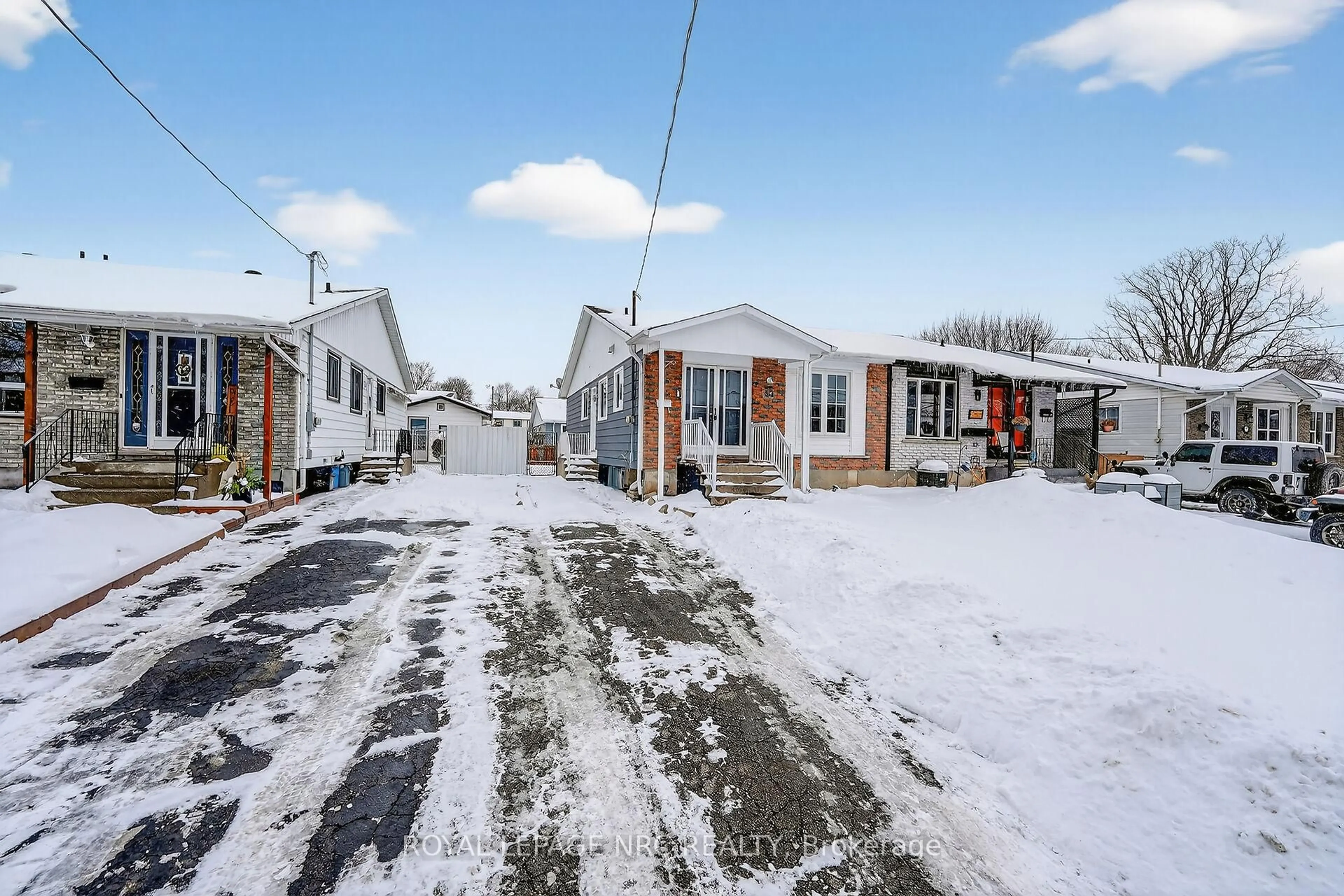 A pic from outside/outdoor area/front of a property/back of a property/a pic from drone, street for 53 Allan Dr, St. Catharines Ontario L2N 1G1
