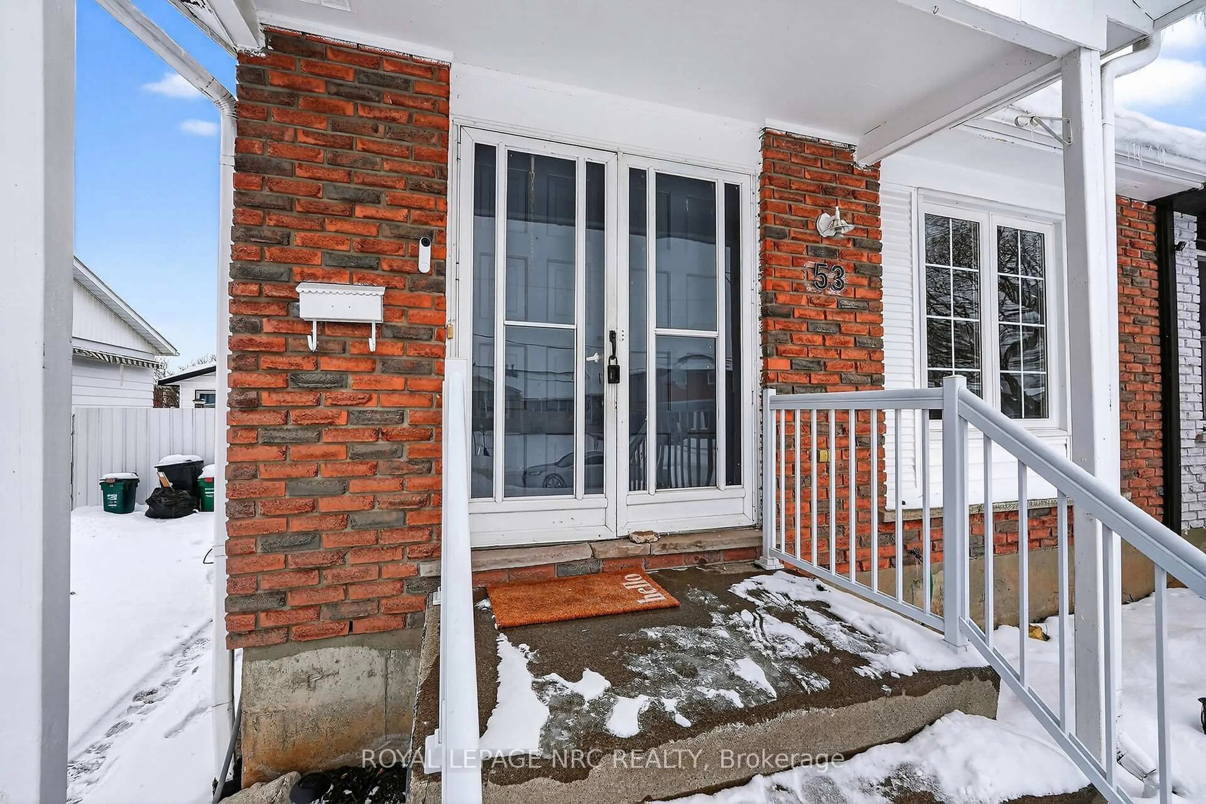 Indoor entryway for 53 Allan Dr, St. Catharines Ontario L2N 1G1