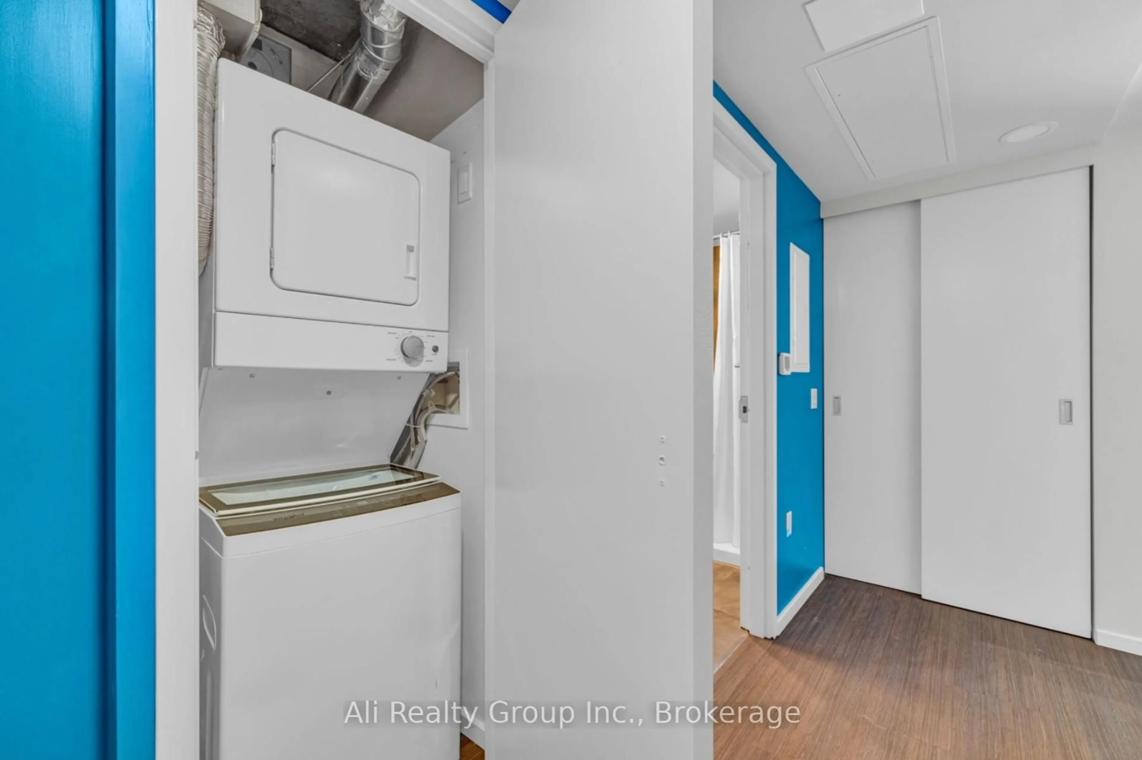 Laundry room for 105 Champagne Ave #2918, Ottawa Ontario K1S 5E5