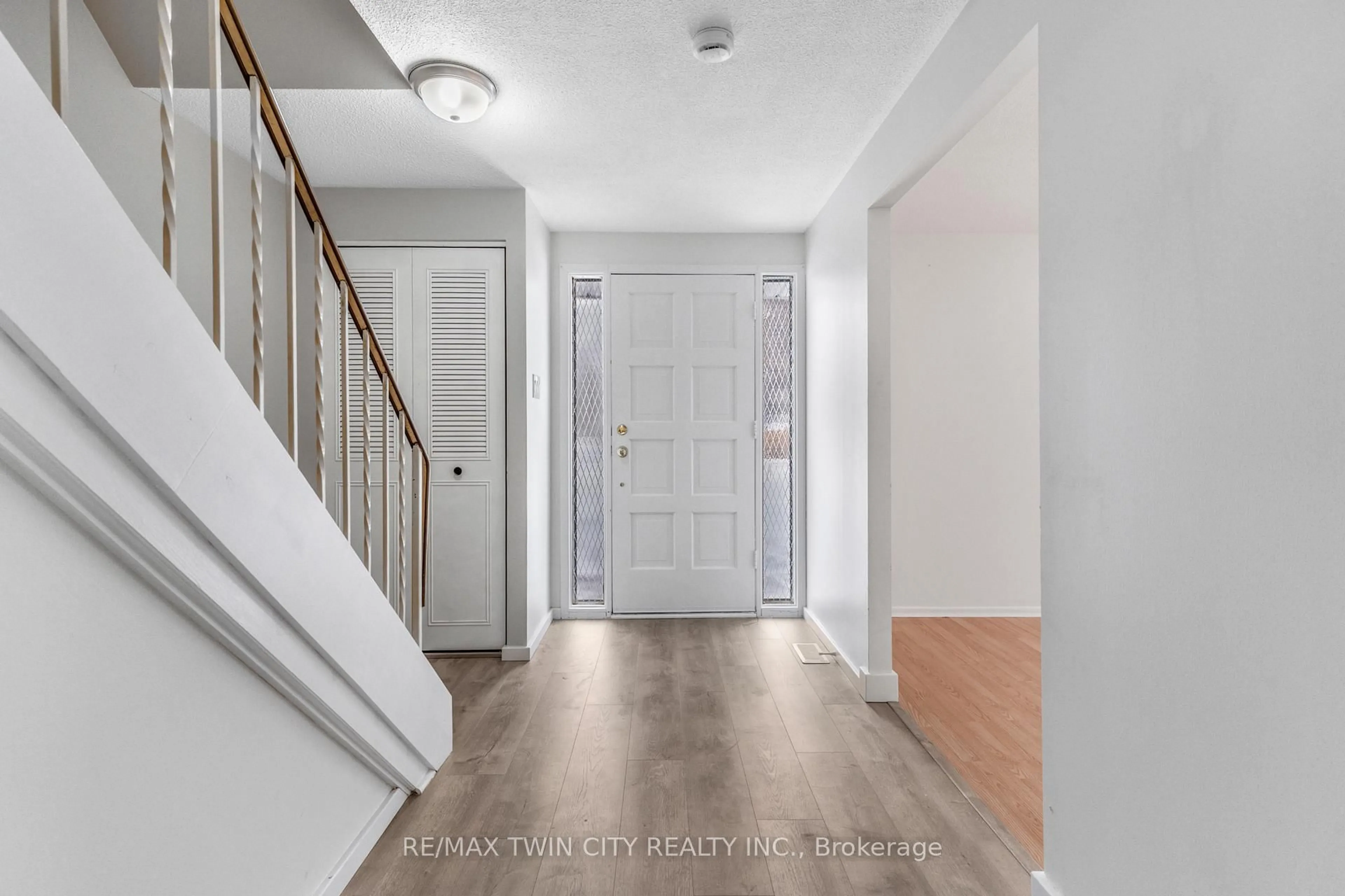 Indoor entryway for 111 Manor Dr, Kitchener Ontario N2A 2T9