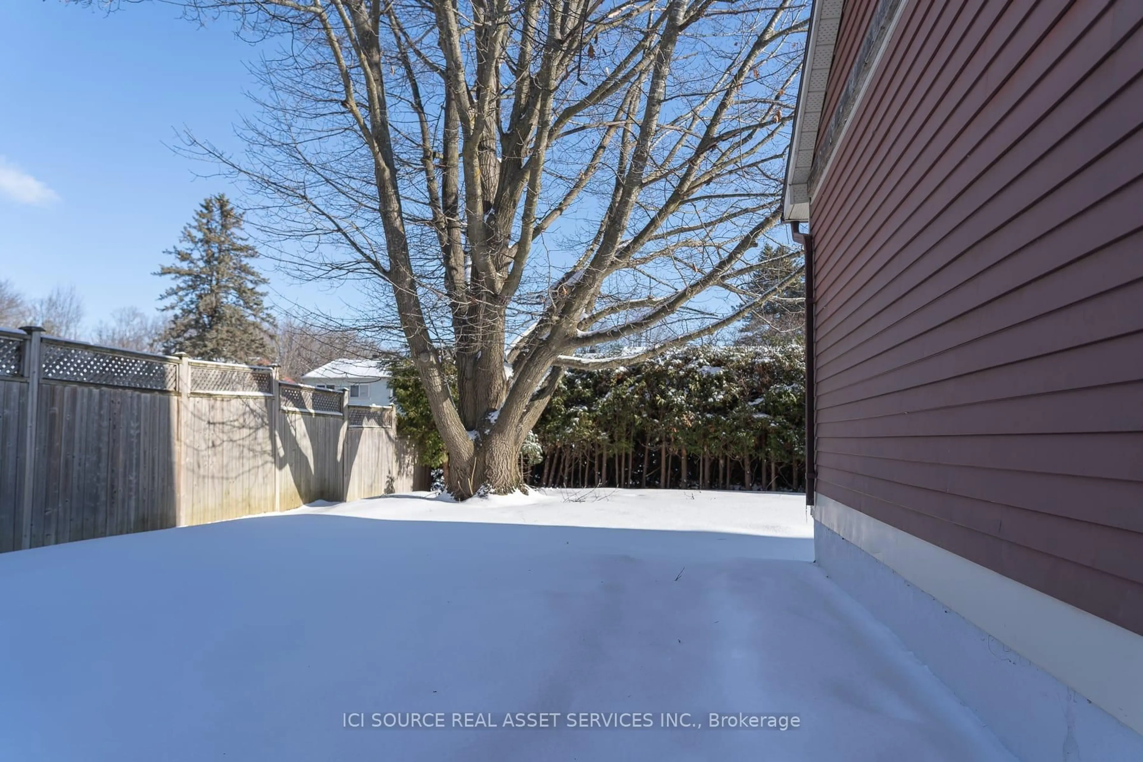 Patio, street for 768 Vinette Cres, Ottawa Ontario K1E 1W9