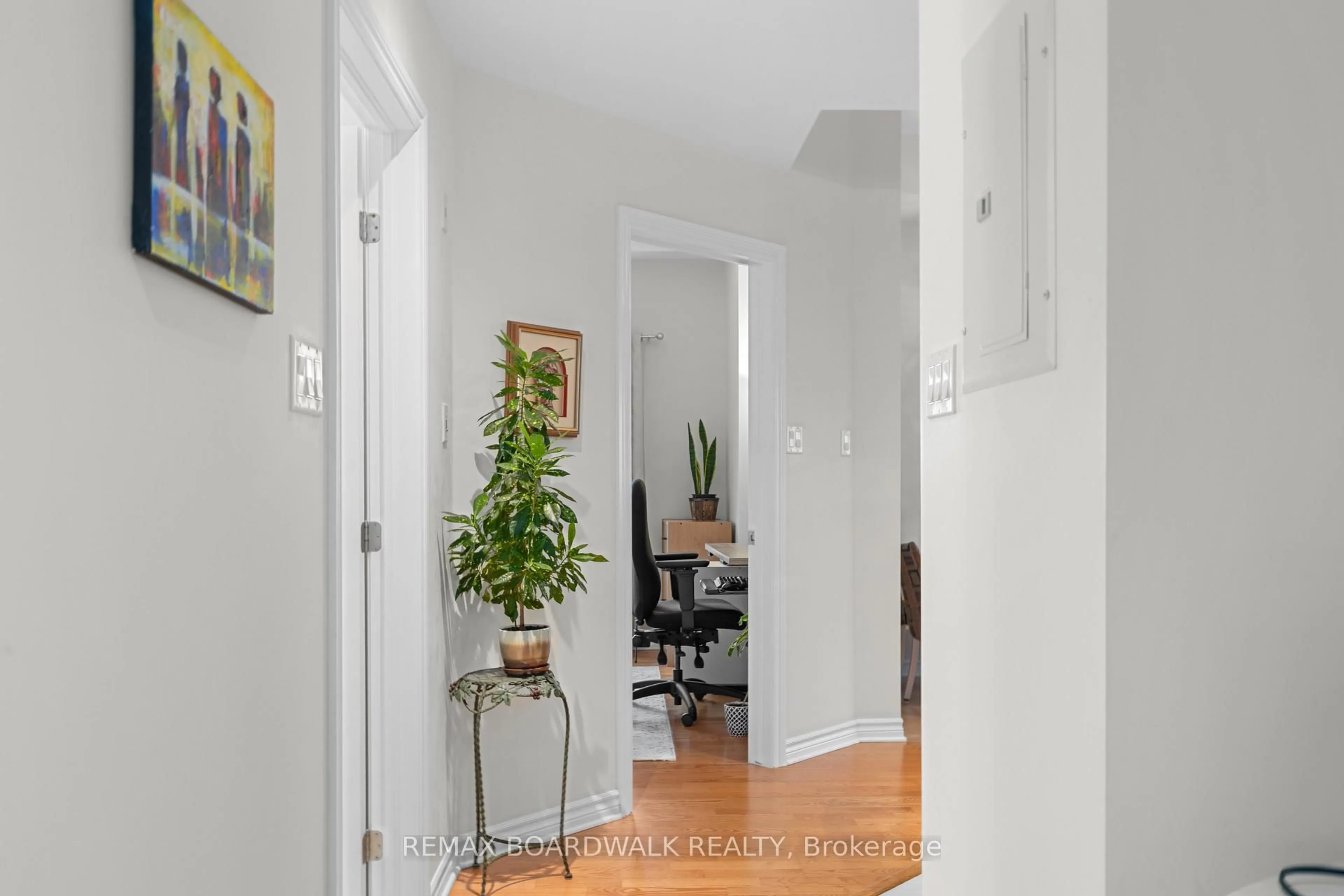 Indoor entryway for 314 Central Park Dr #1004, Ottawa Ontario K2C 0R2