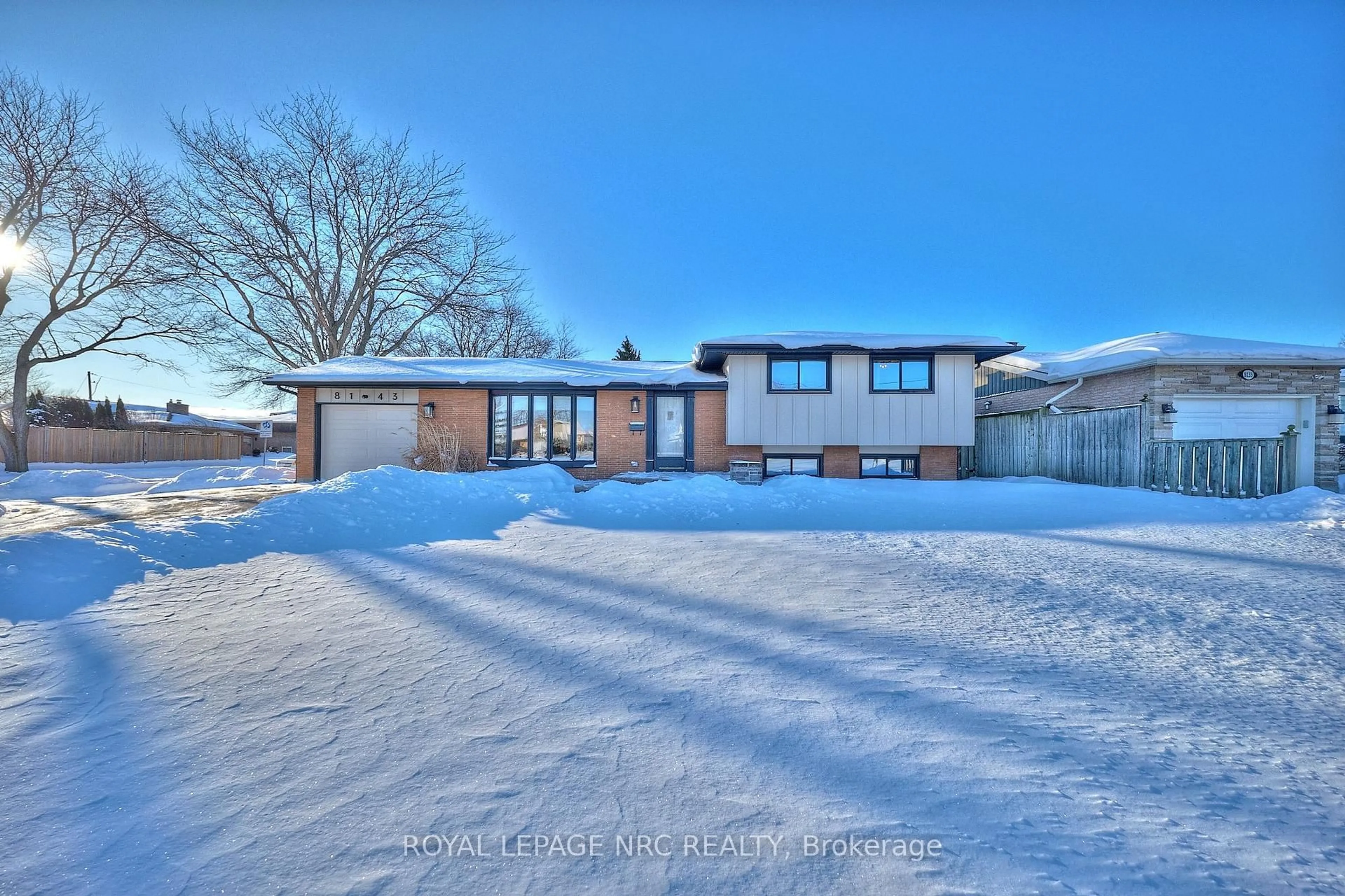 A pic from outside/outdoor area/front of a property/back of a property/a pic from drone, street for 8143 Sarah St, Niagara Falls Ontario L2G 6T9