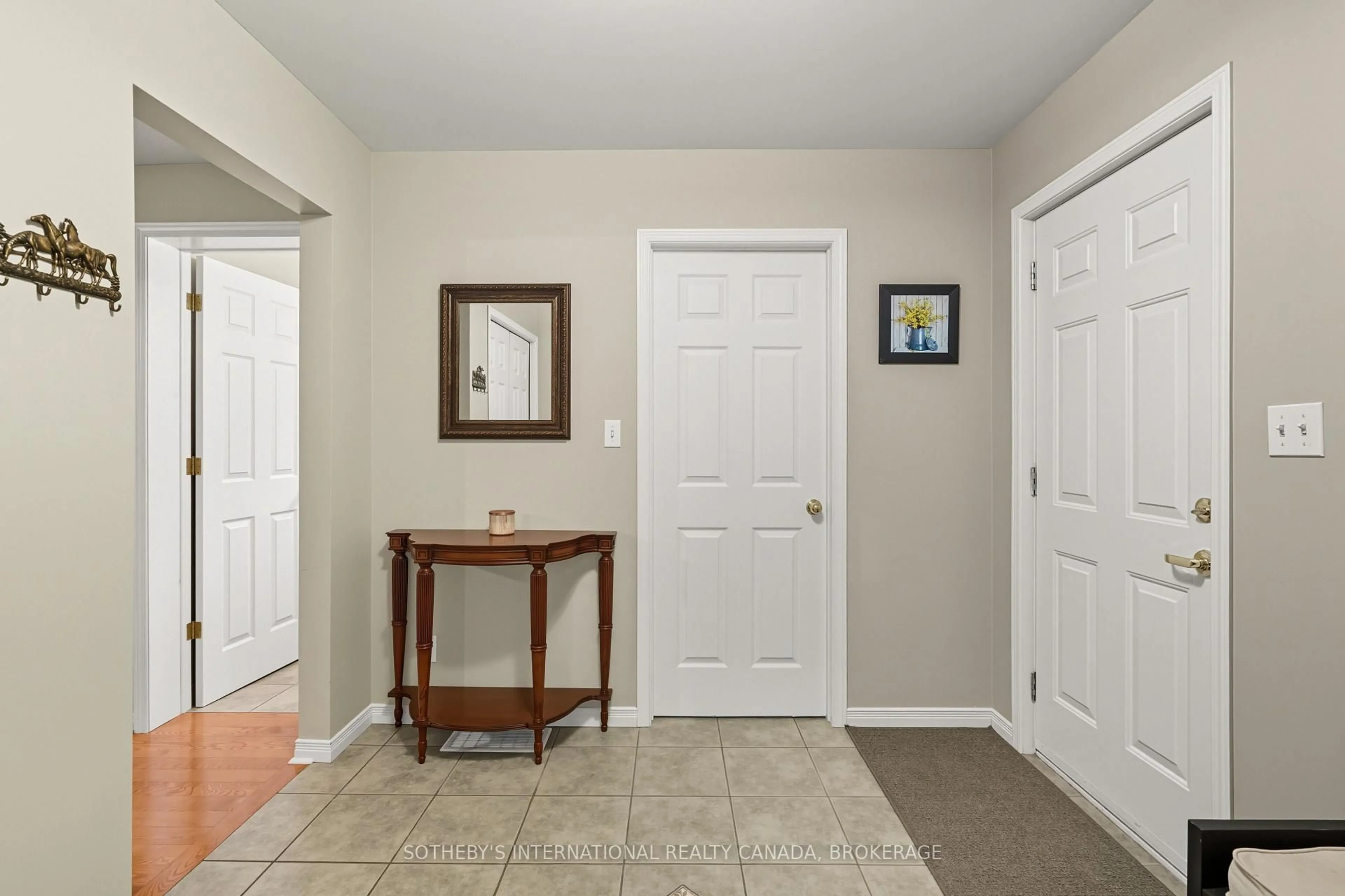 Indoor entryway for 147 Selton Rd, Leeds and the Thousand Islands Ontario K0E 1L0