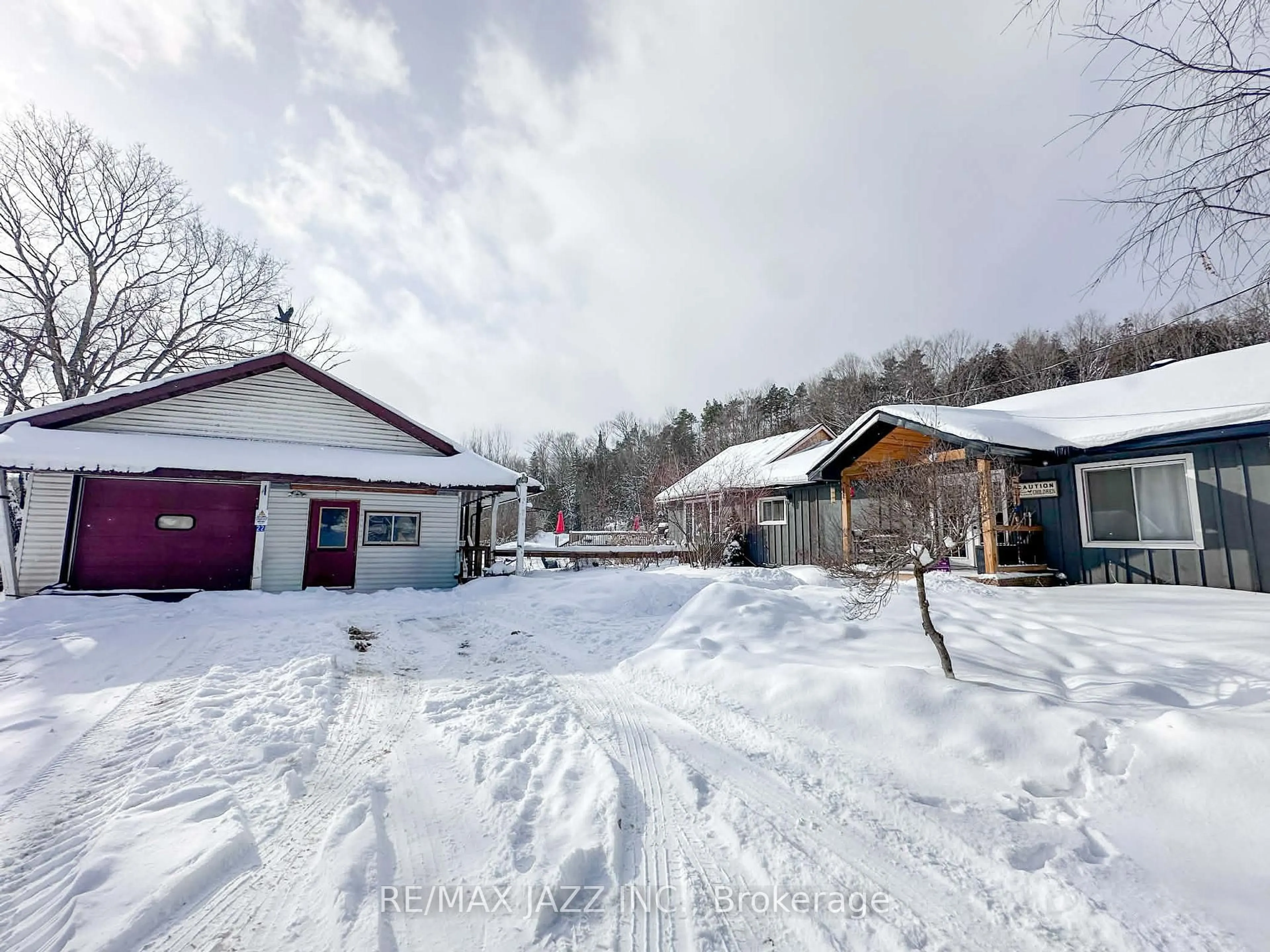 A pic from outside/outdoor area/front of a property/back of a property/a pic from drone, street for 22 Elizabeth Crt, Hastings Ontario K0L 1W0