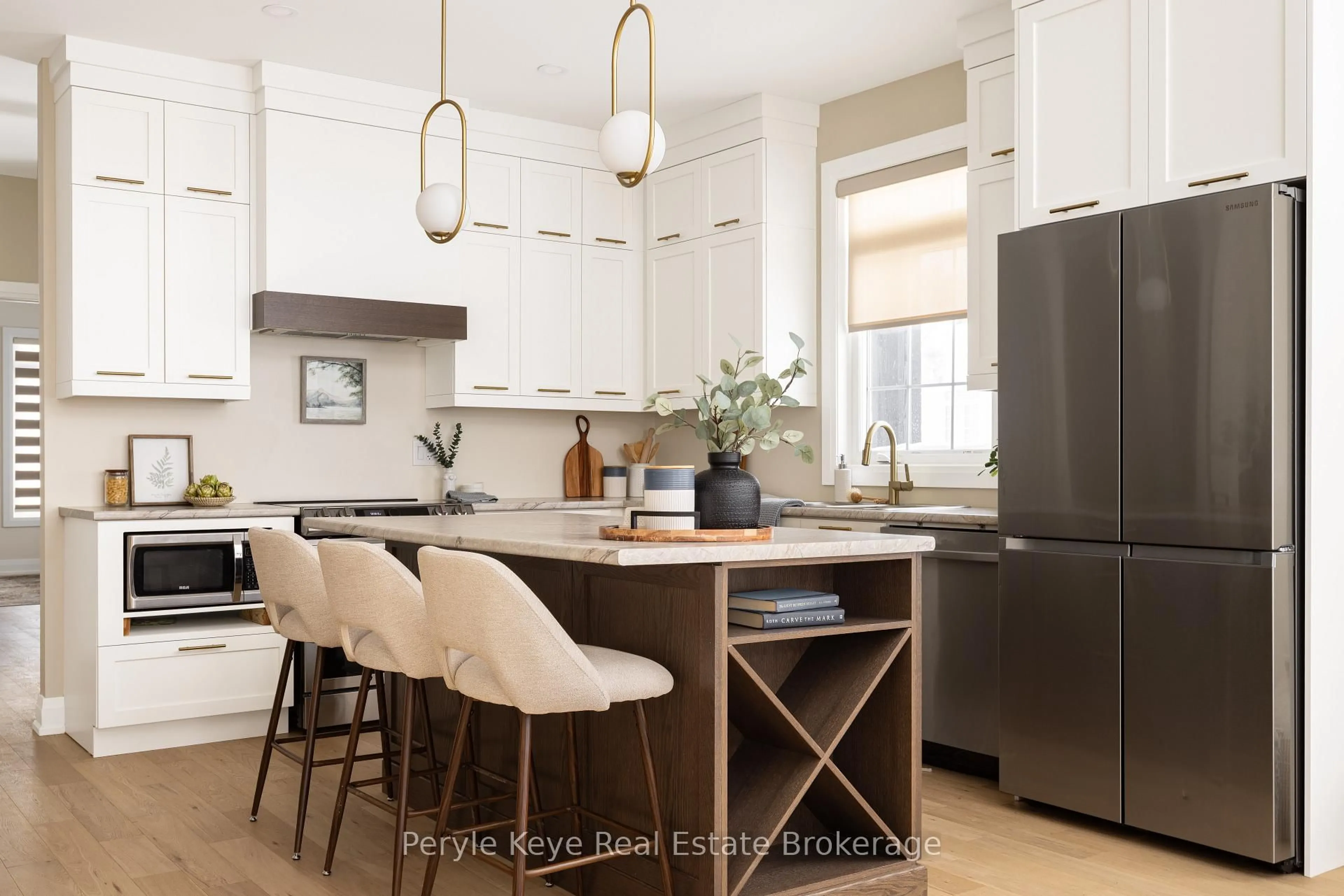 Open concept kitchen, unknown for 2 Leeds Crt, Bracebridge Ontario P1L 0B7