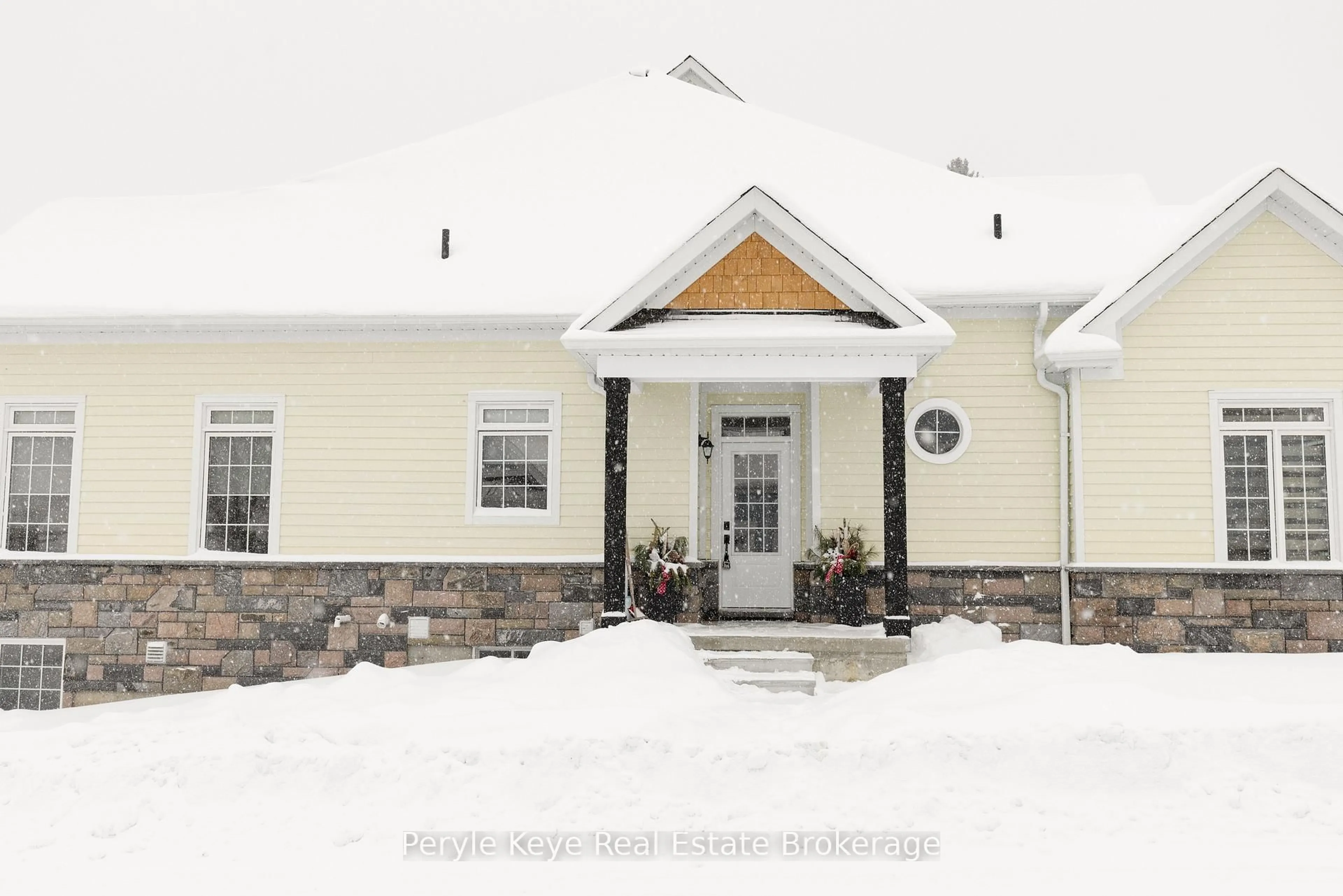 Unknown for 2 Leeds Crt, Bracebridge Ontario P1L 0B7