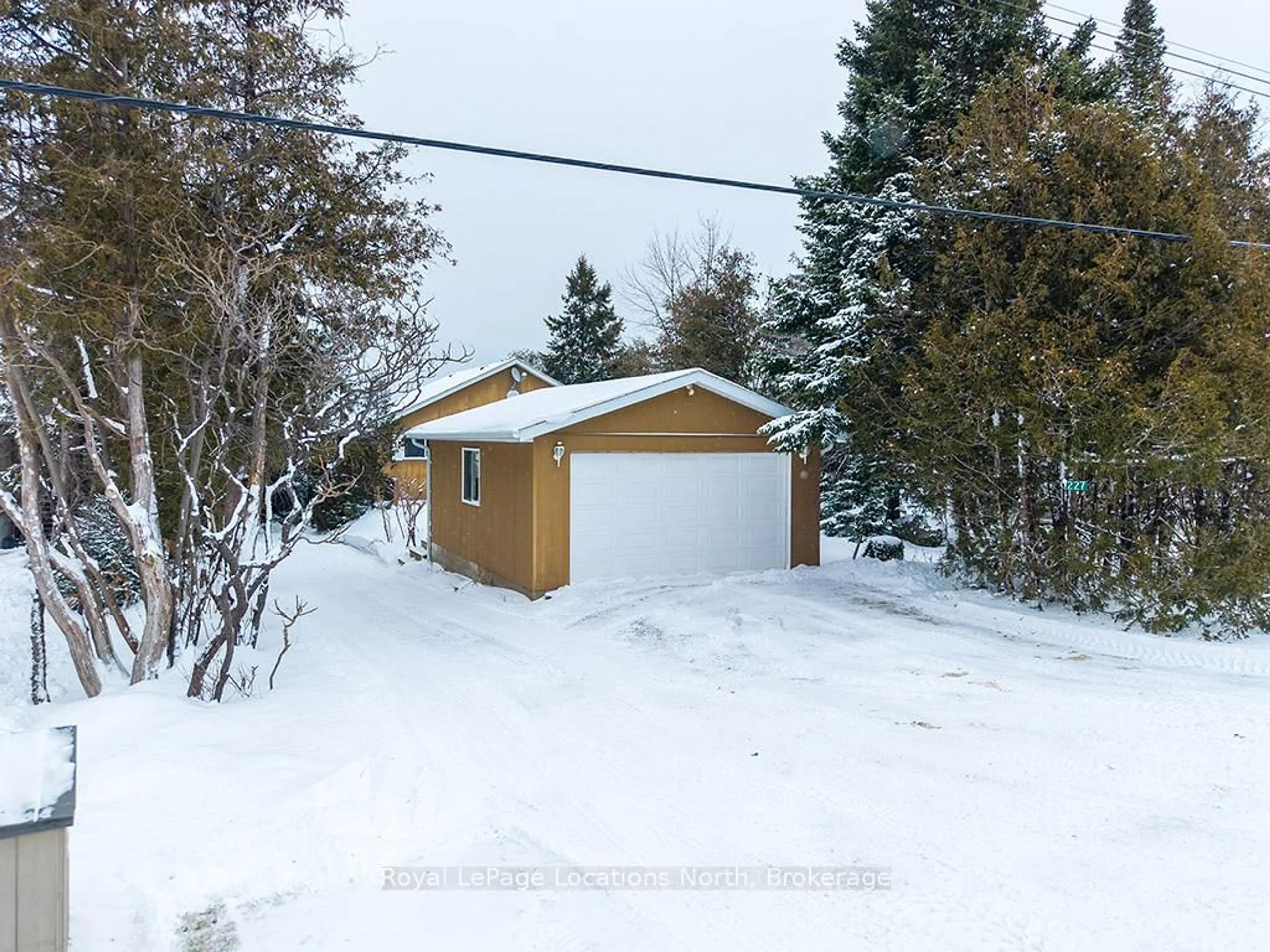 Shed for 227 Sunset Blvd, Blue Mountains Ontario N0H 2P0