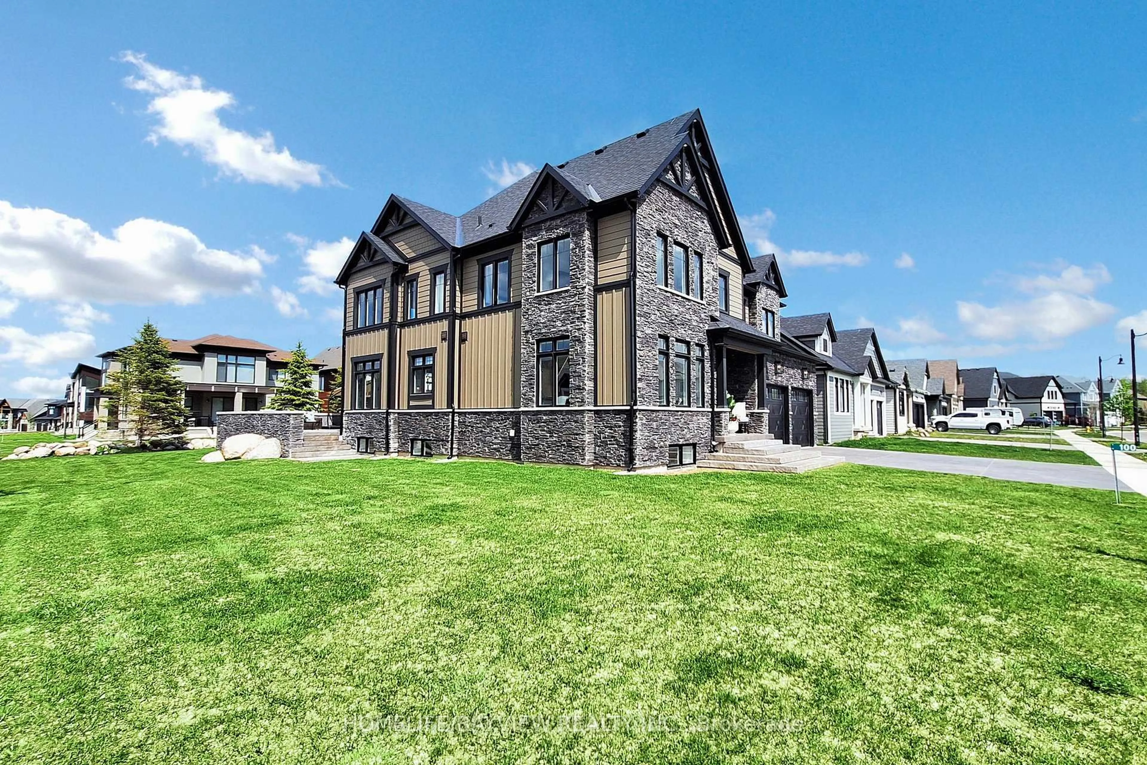 A pic from outside/outdoor area/front of a property/back of a property/a pic from drone, building for 100 Reed Way, Blue Mountains Ontario L9Y 4P5