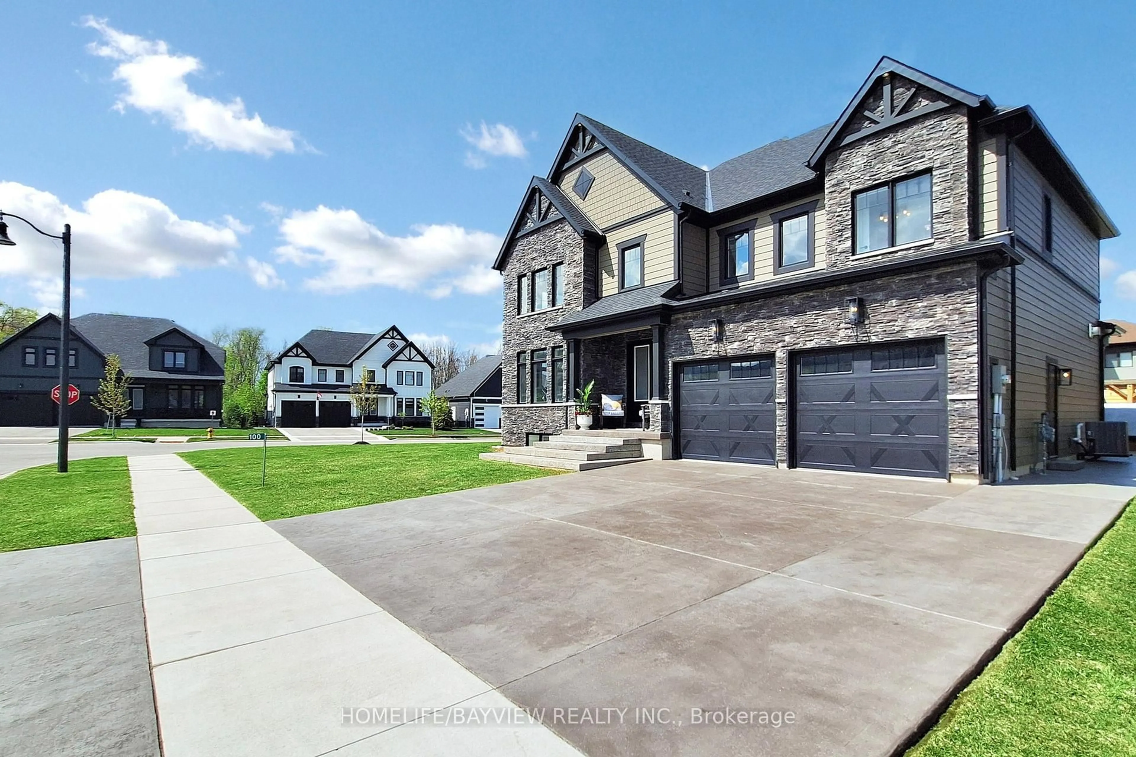 Home with brick exterior material, street for 100 Reed Way, Blue Mountains Ontario L9Y 4P5