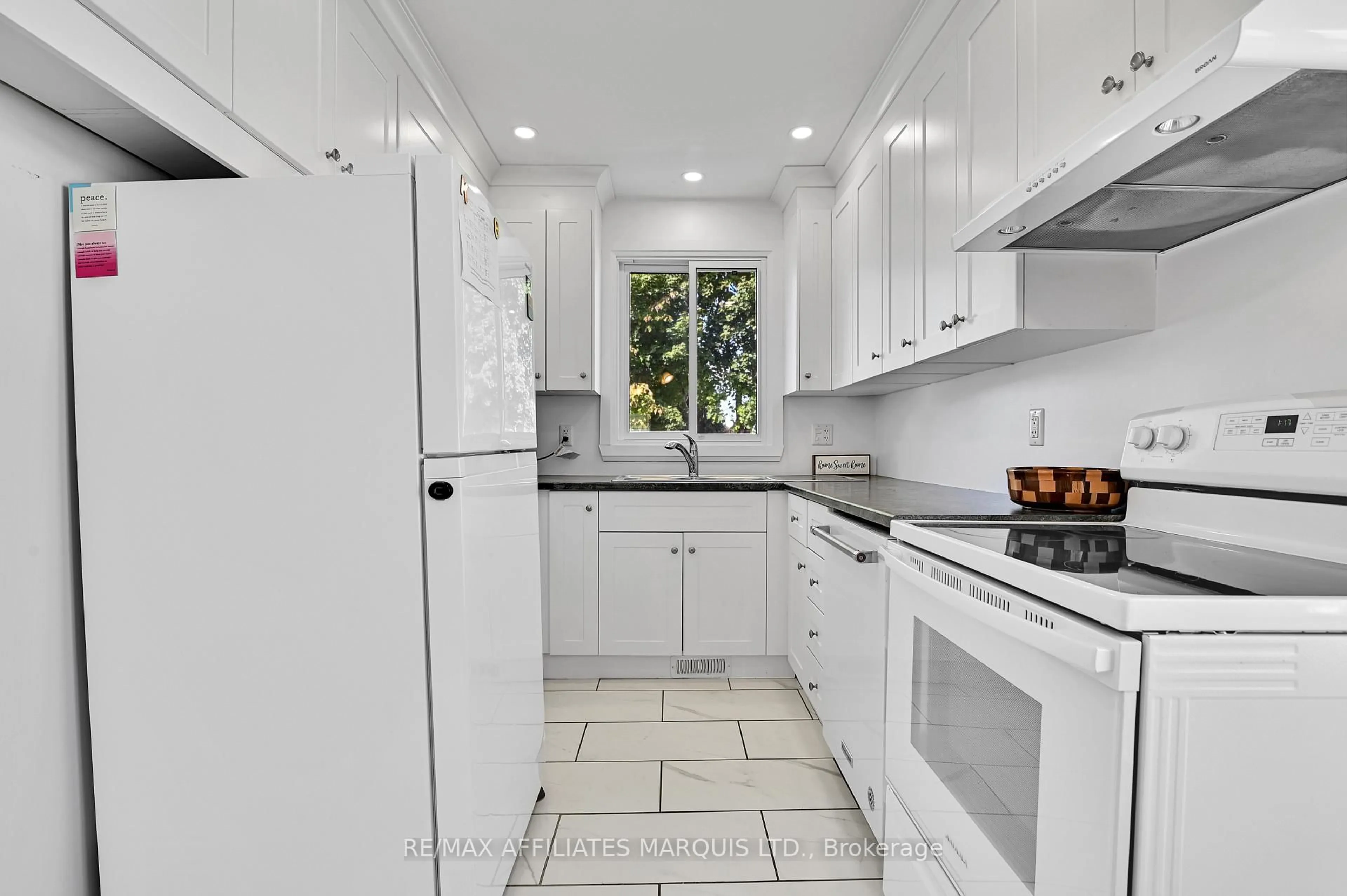 Unknown for 1006 SECOND St, Cornwall Ontario K6H 2A9