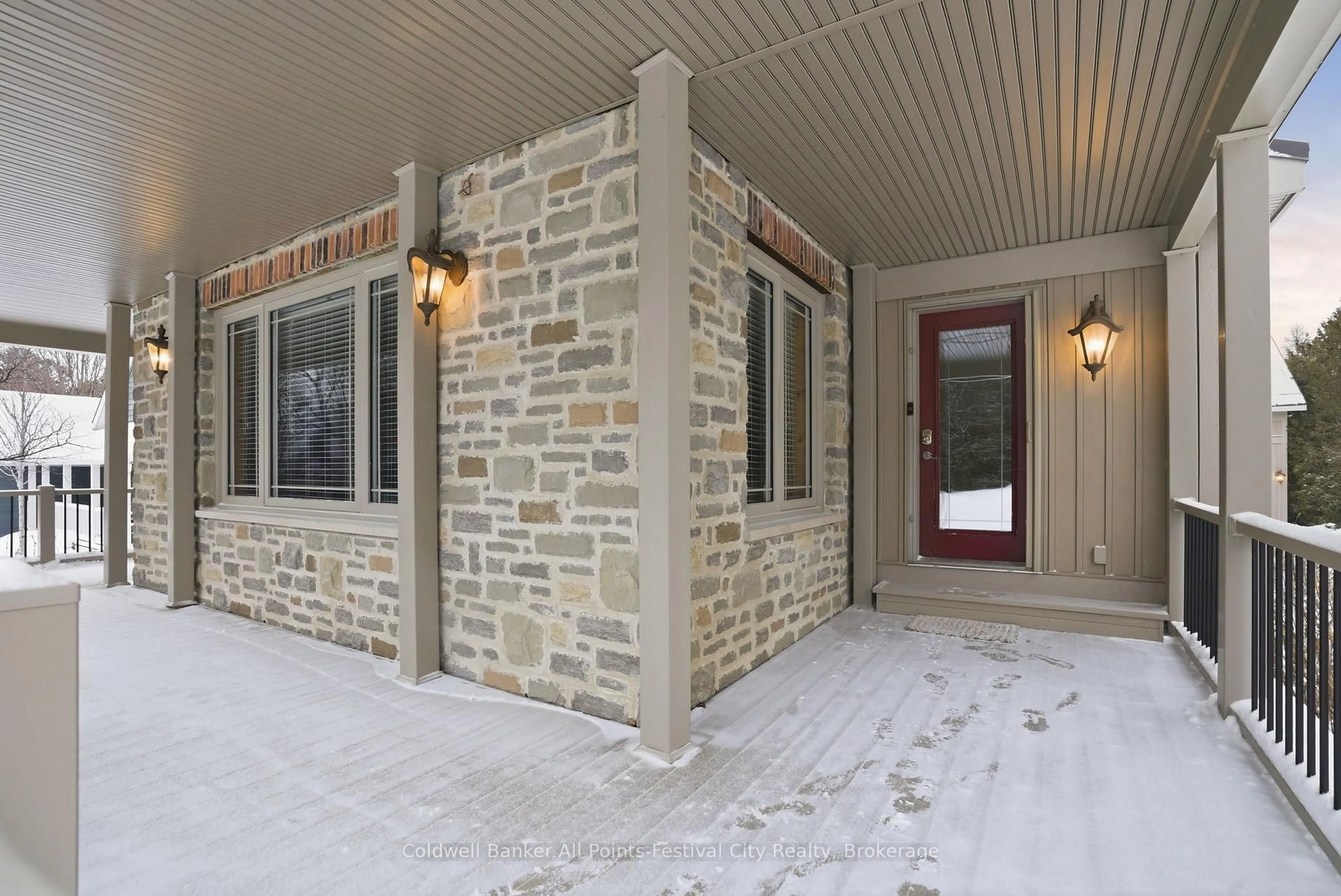 Indoor entryway for 35 Jane St, Bluewater Ontario N0M 1G0