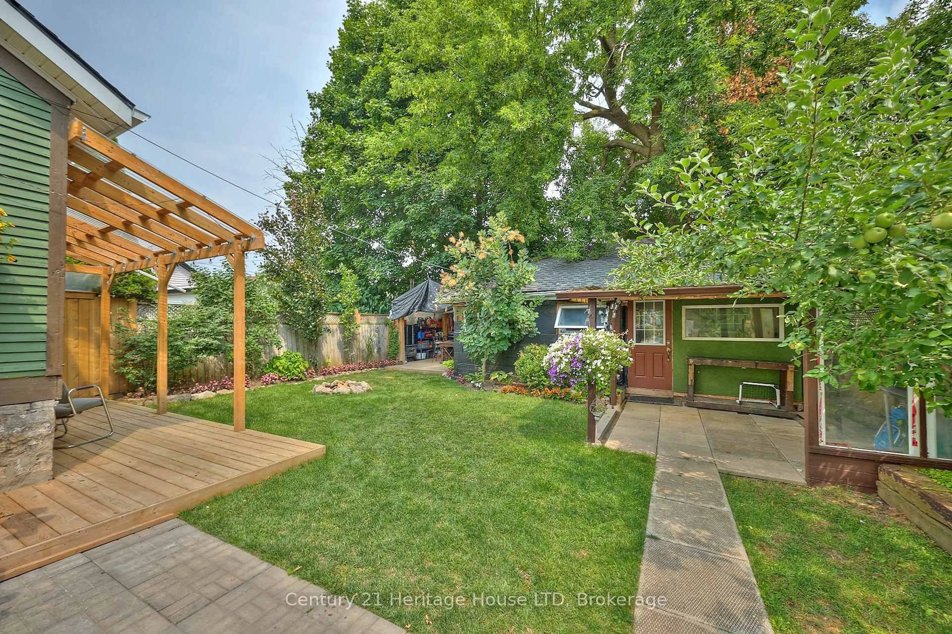 Patio, street for 5086 Hutton Ave, Niagara Falls Ontario L2E 3X4