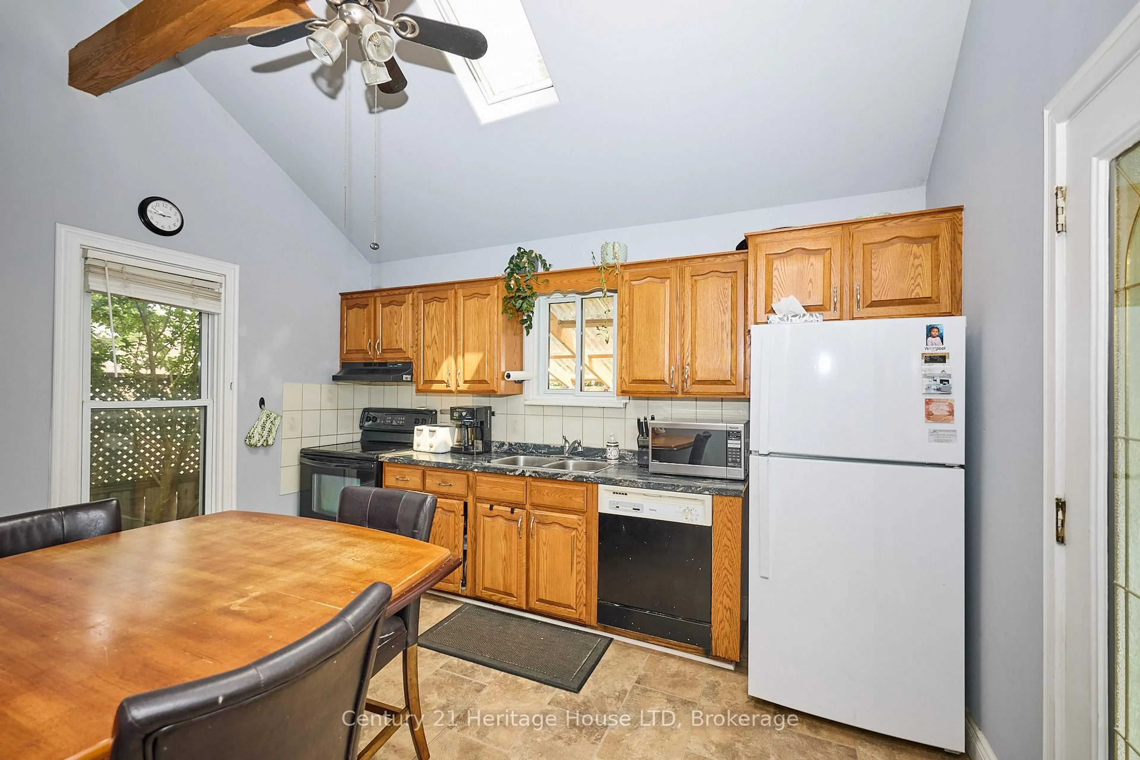 Standard kitchen, ceramic/tile floor for 5086 Hutton Ave, Niagara Falls Ontario L2E 3X4