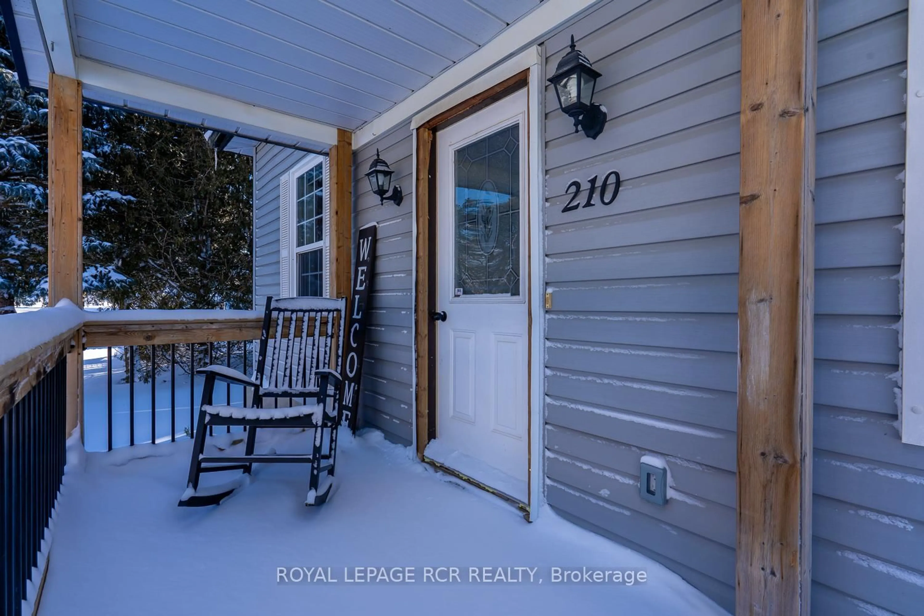 Patio, street for 210 Carrol St, Wellington North Ontario N0G 1A0