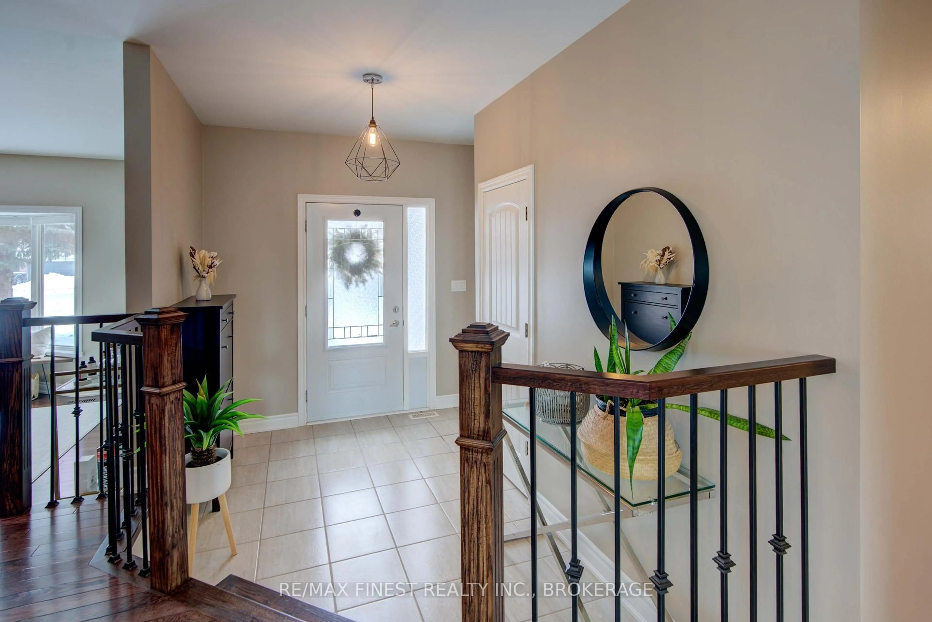 Indoor entryway for 58 Point St Mark Dr, Kingston Ontario K7K 6L8