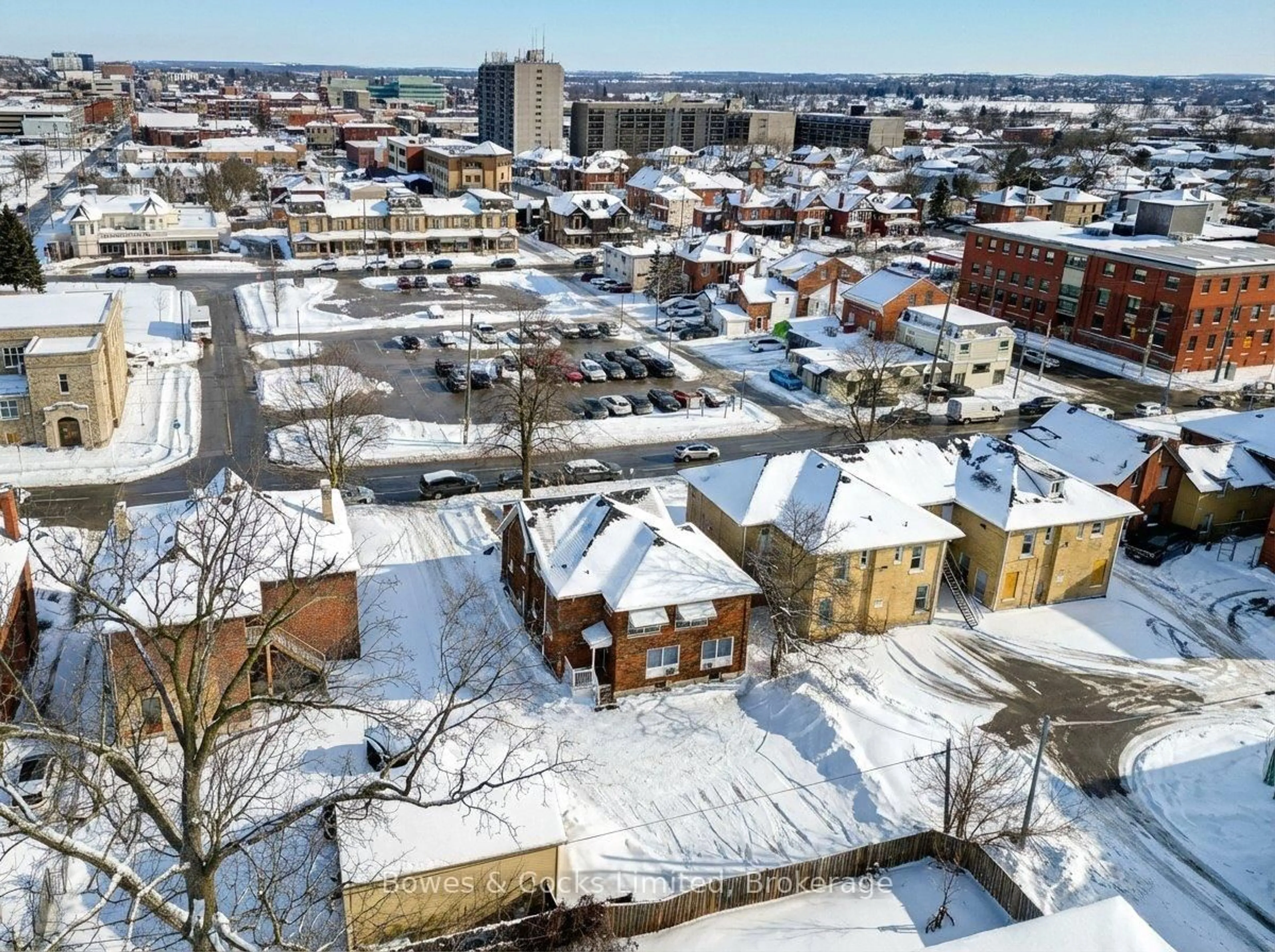A pic from outside/outdoor area/front of a property/back of a property/a pic from drone, street for 339-341 Reid St, Peterborough Ontario K9H 4G3