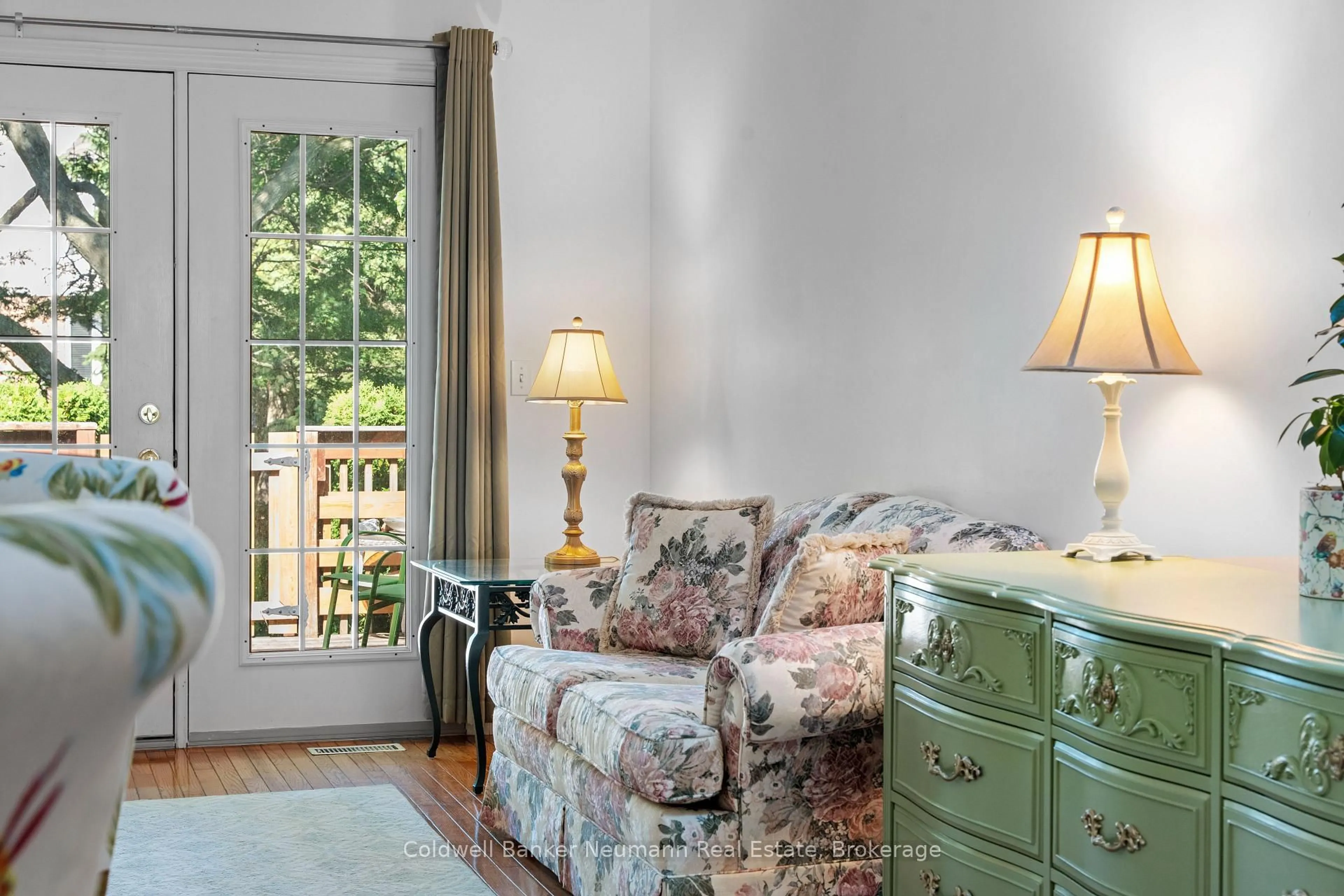 Living room with furniture, unknown for 15 Westwind Circ, Guelph Ontario N1G 4Z4