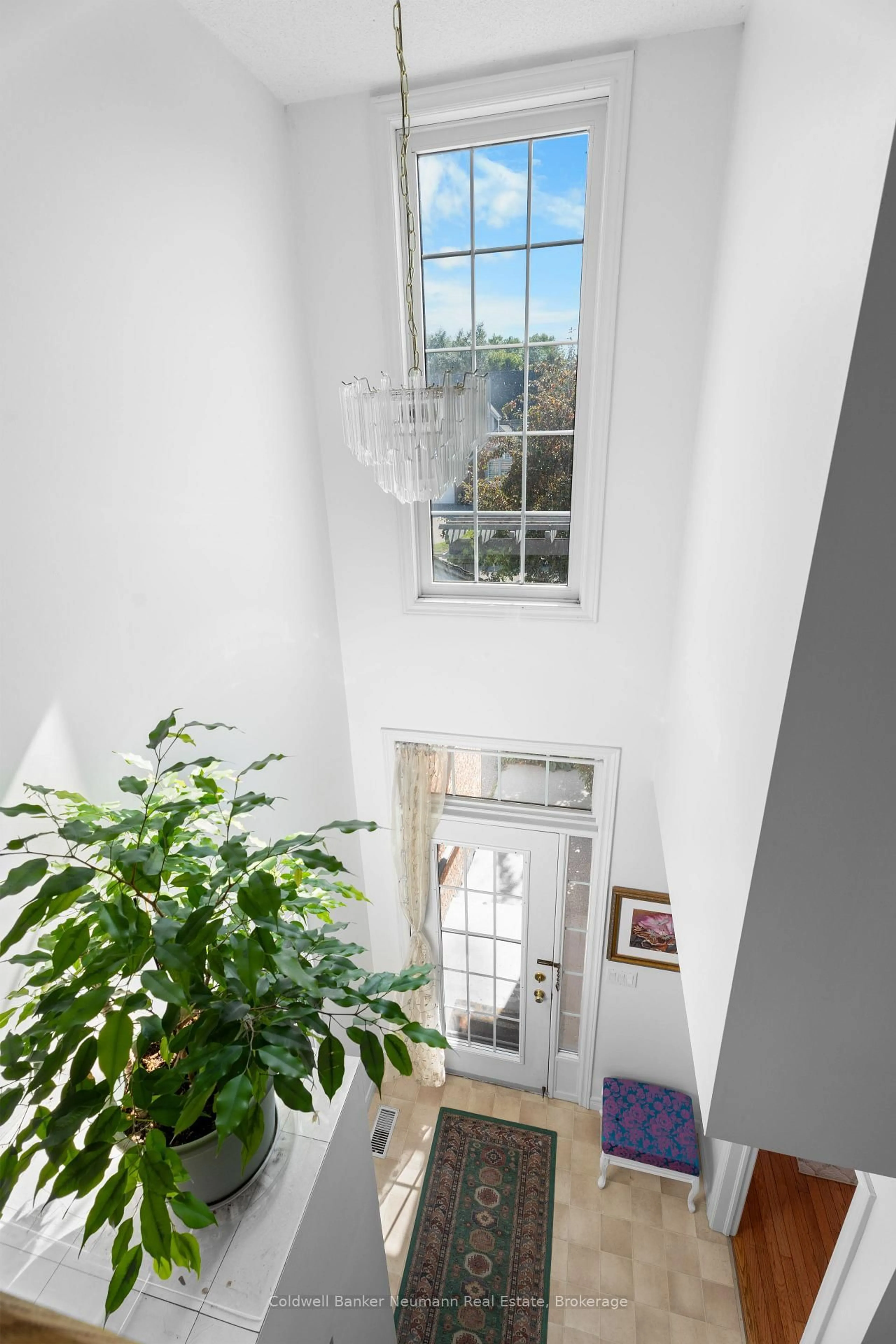 Indoor foyer for 15 Westwind Circ, Guelph Ontario N1G 4Z4