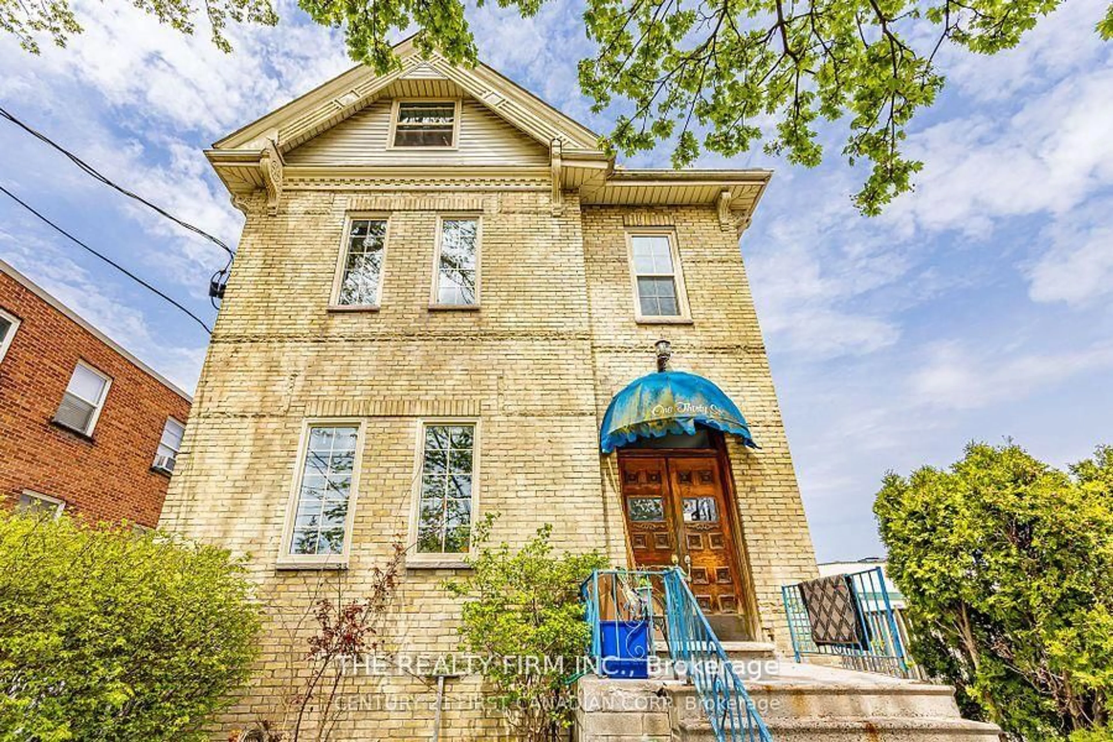 Home with brick exterior material, building for 136 Elmwood Ave, London South Ontario N6C 1J6