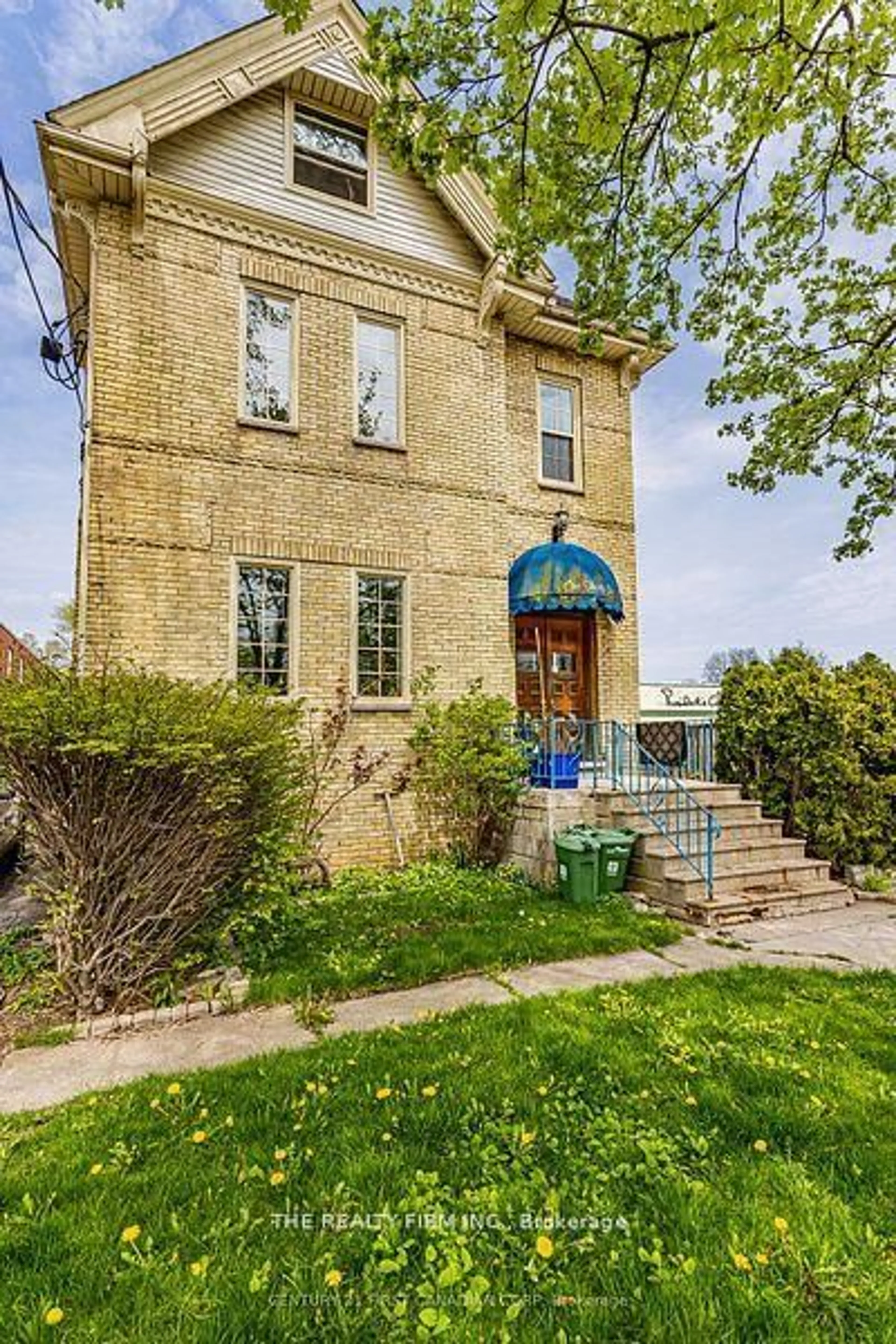 Unknown for 136 Elmwood Ave, London South Ontario N6C 1J6