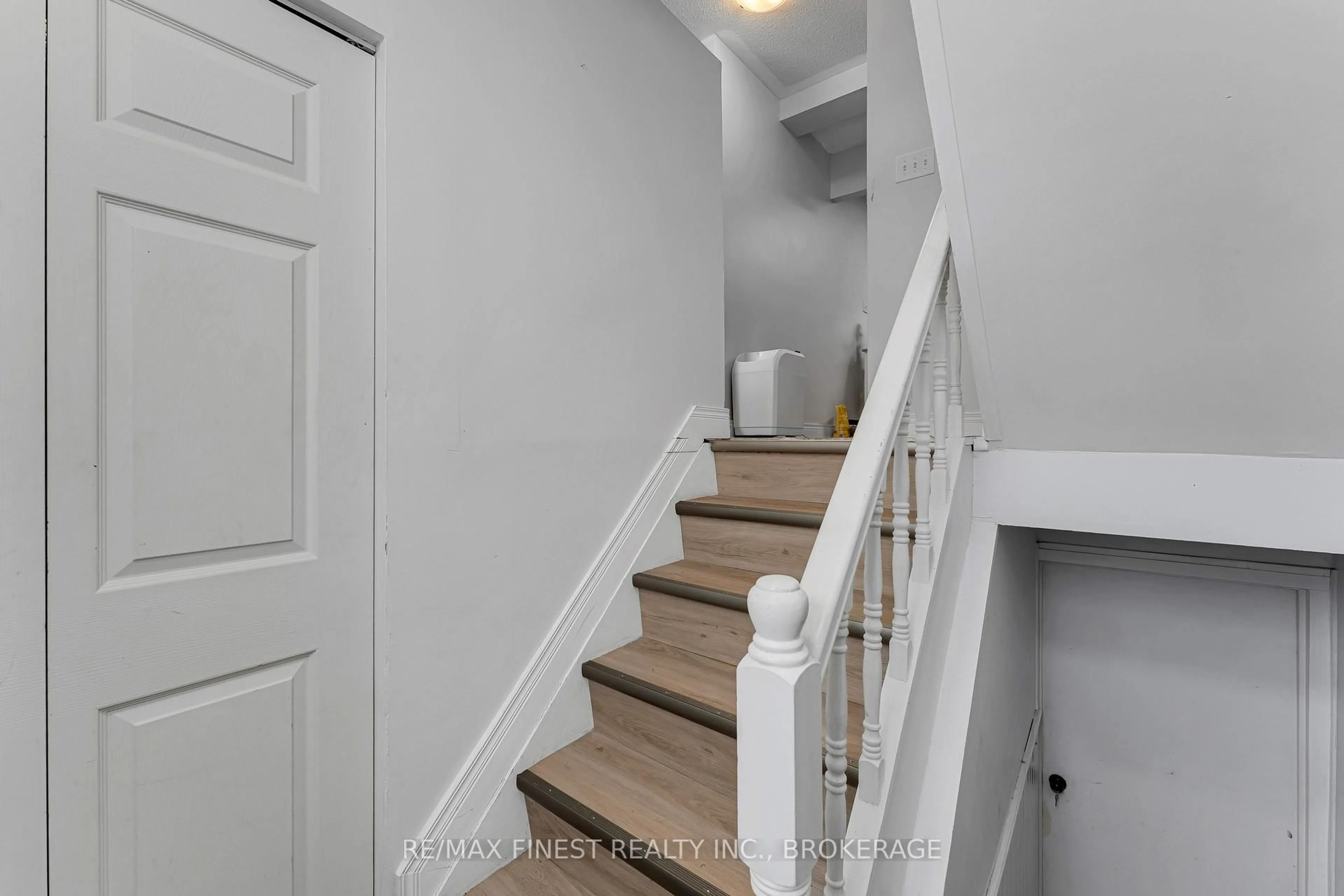 Stairs for 46 Meadow Lane #46, Greater Napanee Ontario K7R 3R8